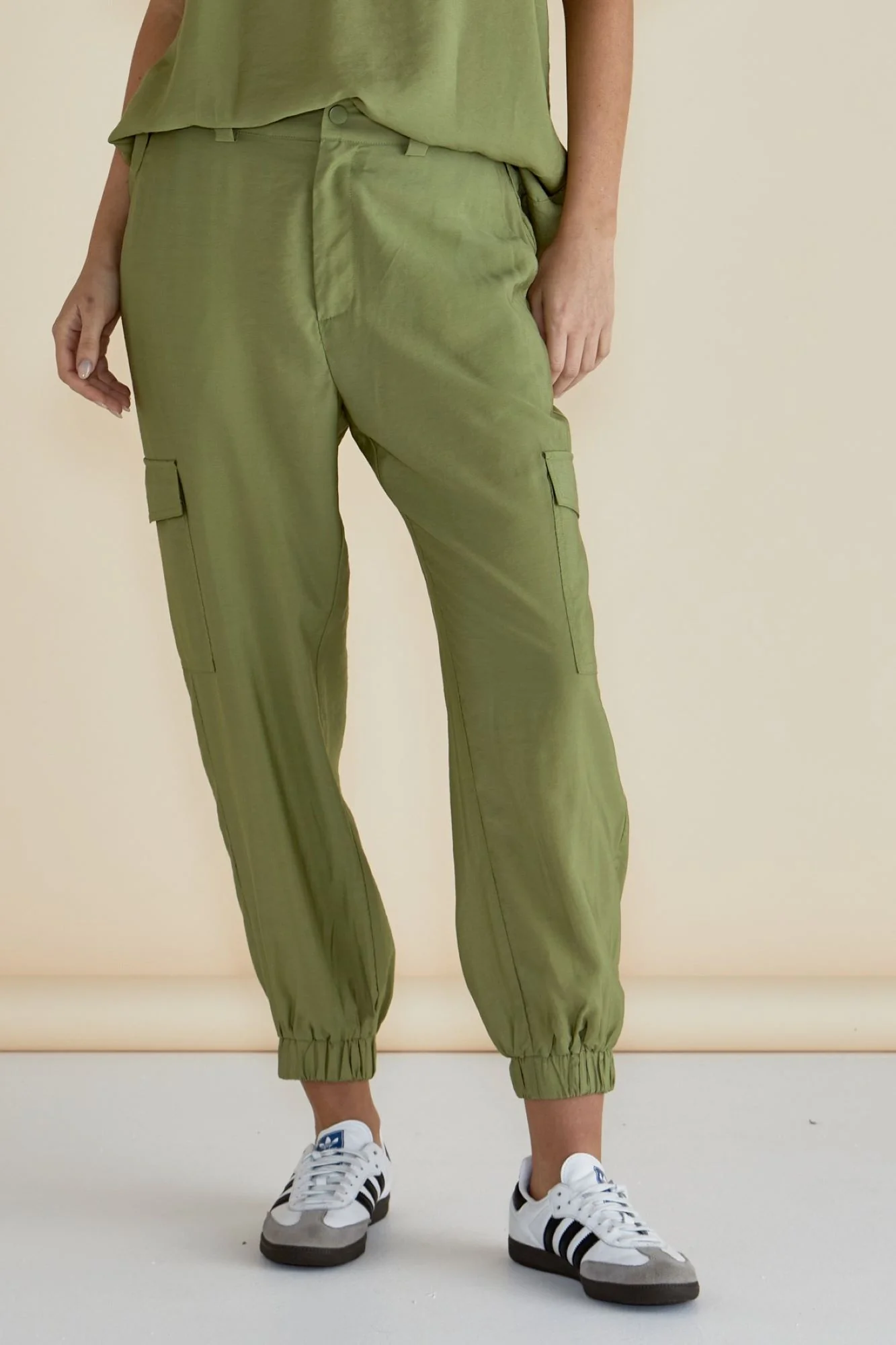 Betty Basics Adrianna Jogger Pistachio - Image 2