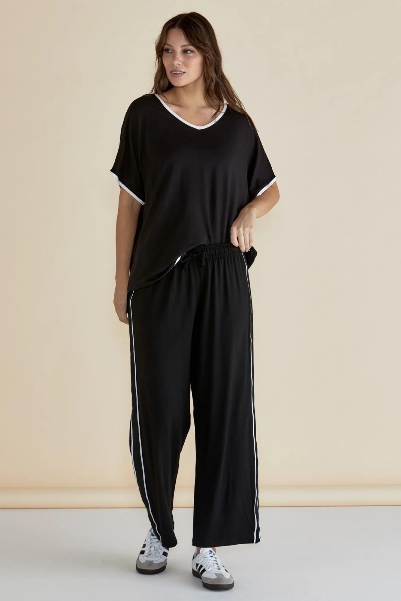 Betty Basics Evelyn Wide Leg Jogger Black - Image 2