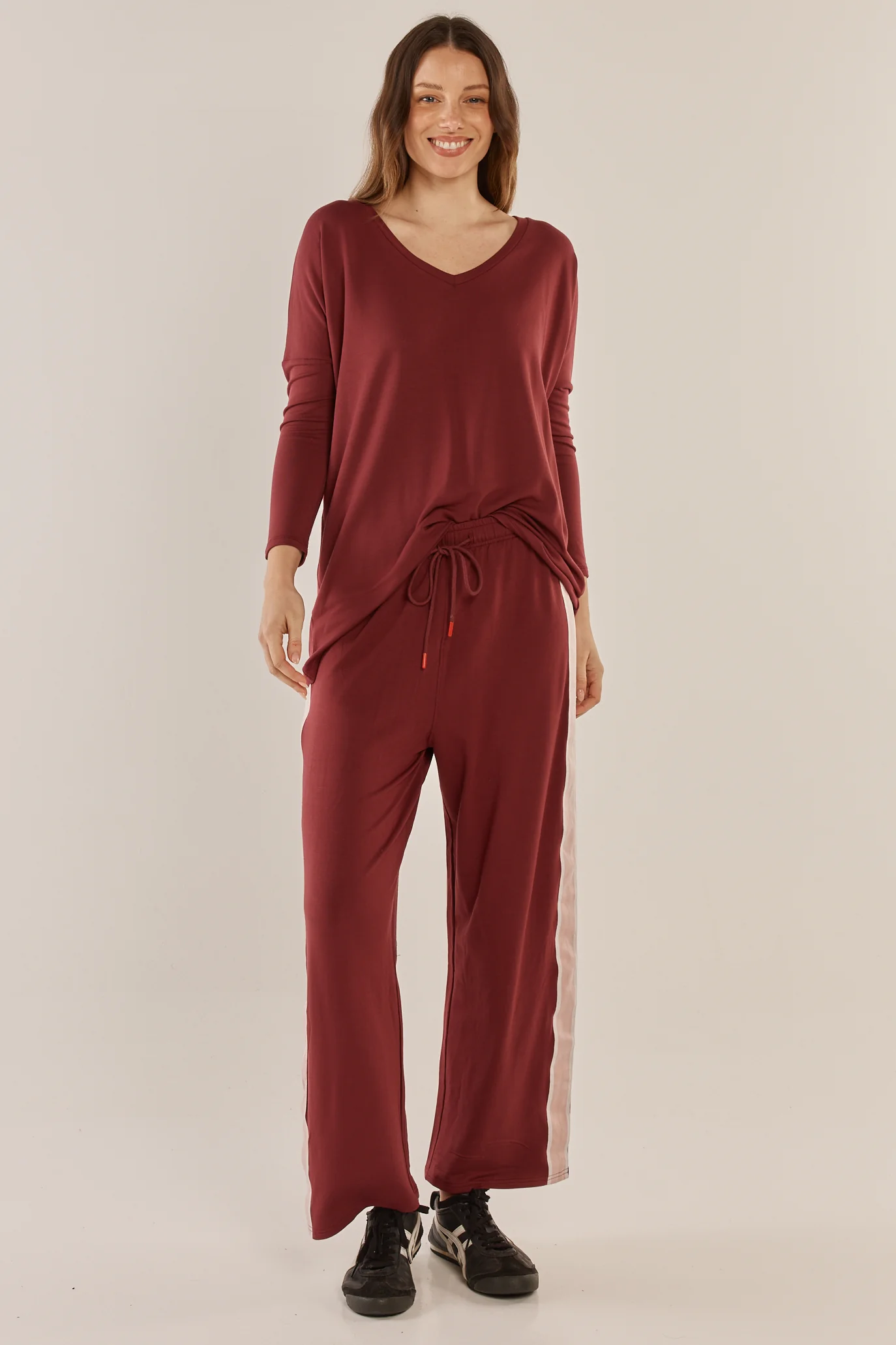 Betty Basics Evelyn Wide Leg Jogger Burgundy - Image 3