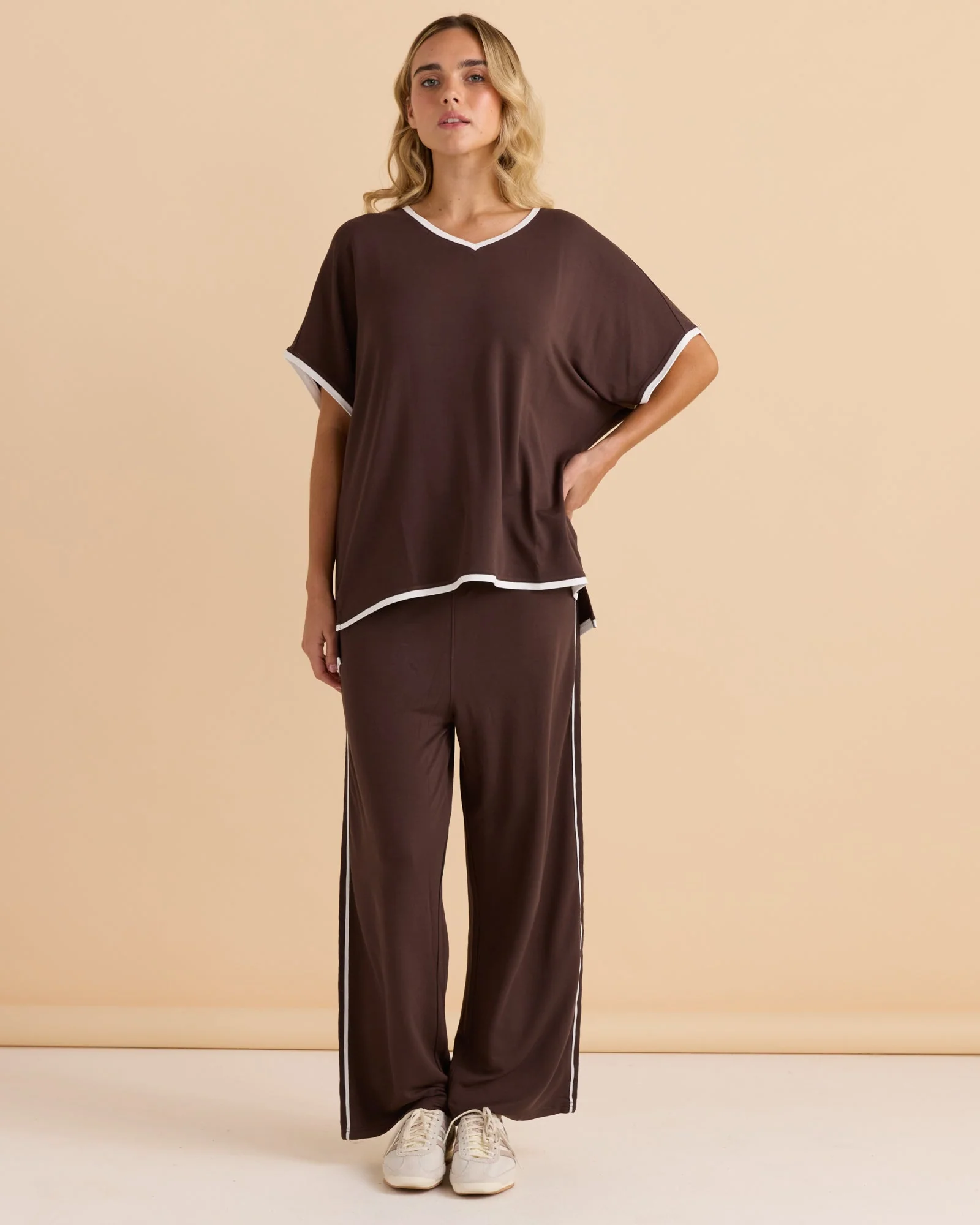 Betty Basics Evelyn Wide Leg Jogger Chocolate - Image 3