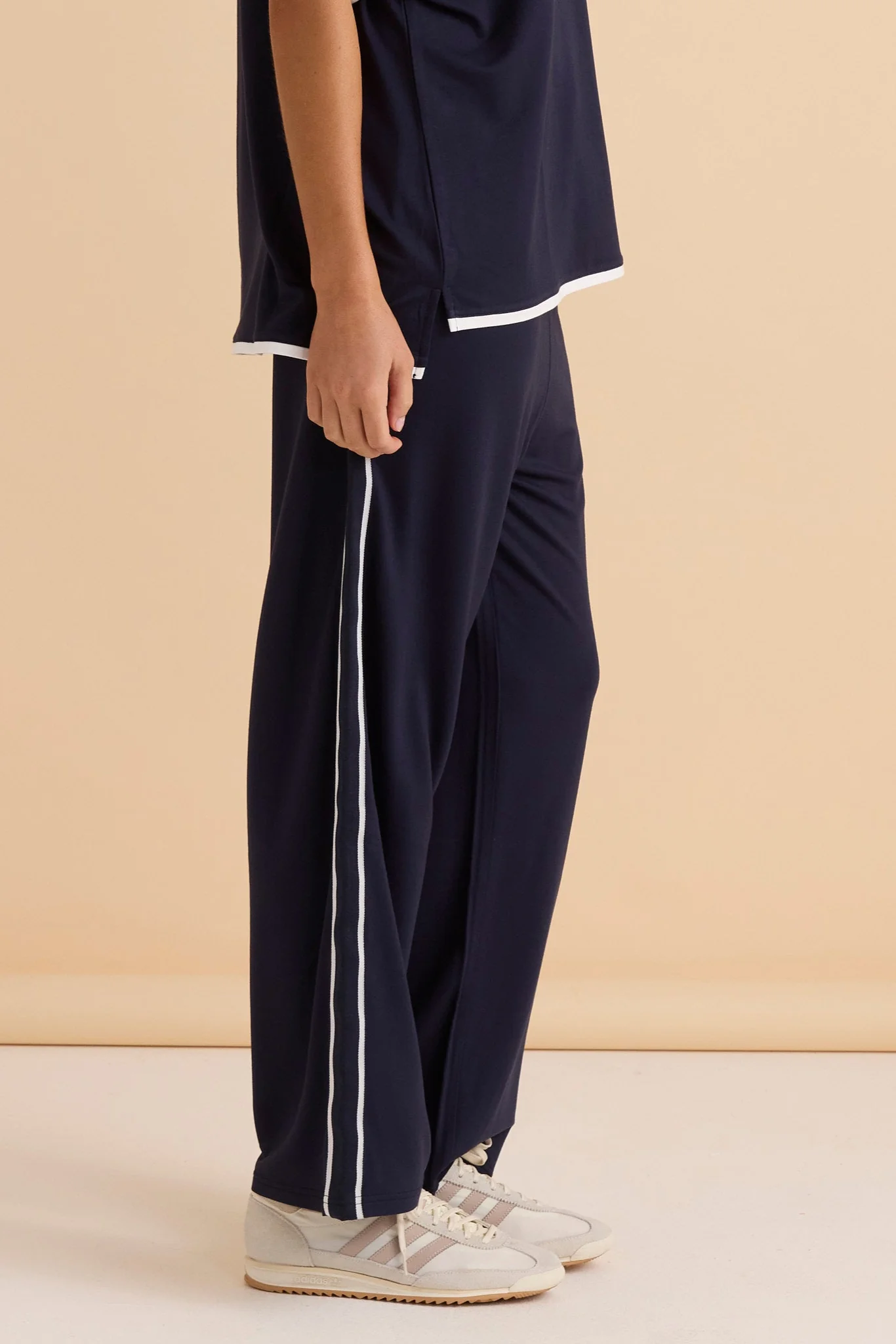 Betty Basics Evelyn Wide Leg Jogger Navy - Image 2