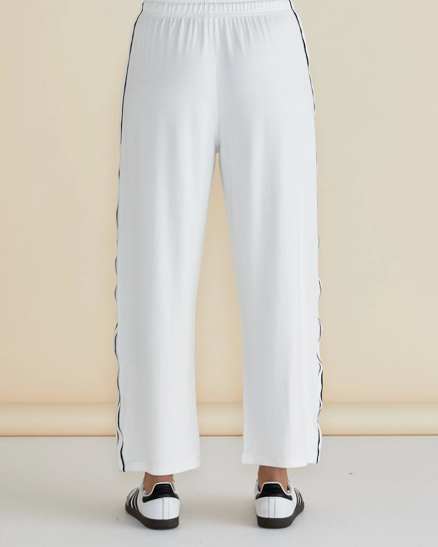 Betty Basics Evelyn Wide Leg Jogger White - Image 5