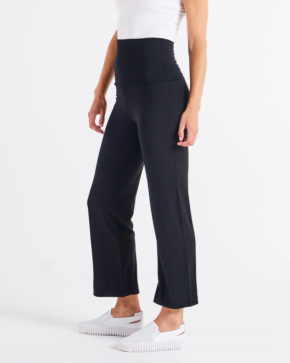 Betty Basics Houston Bamboo Relaxed Pant Black - Image 3