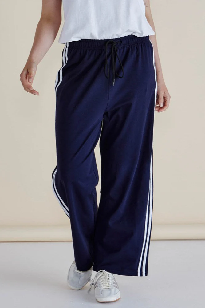 Betty Basics Nikki Relaxed Cotton Jogger Navy