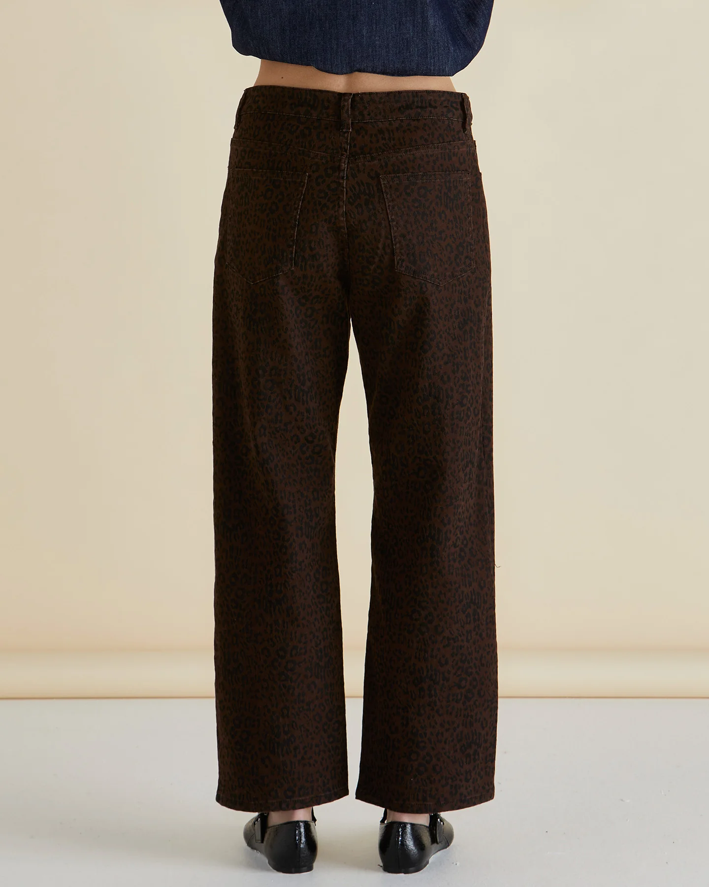 Betty Basics Steffie Relax Straight Leg Jean Leopard Chocolate Print - Image 4