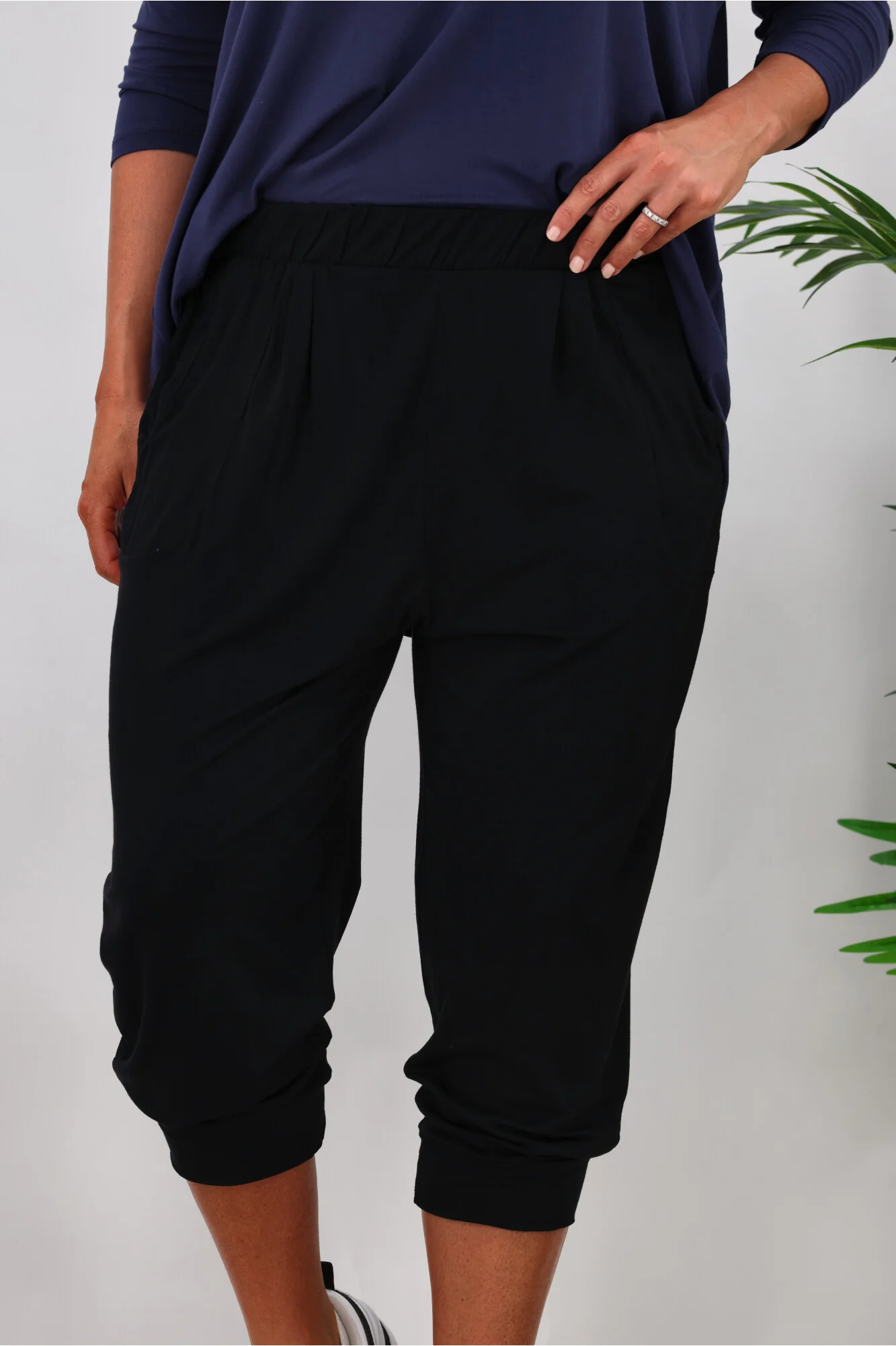 Betty Basics Tokyo 3/4 Pants Black - Image 3