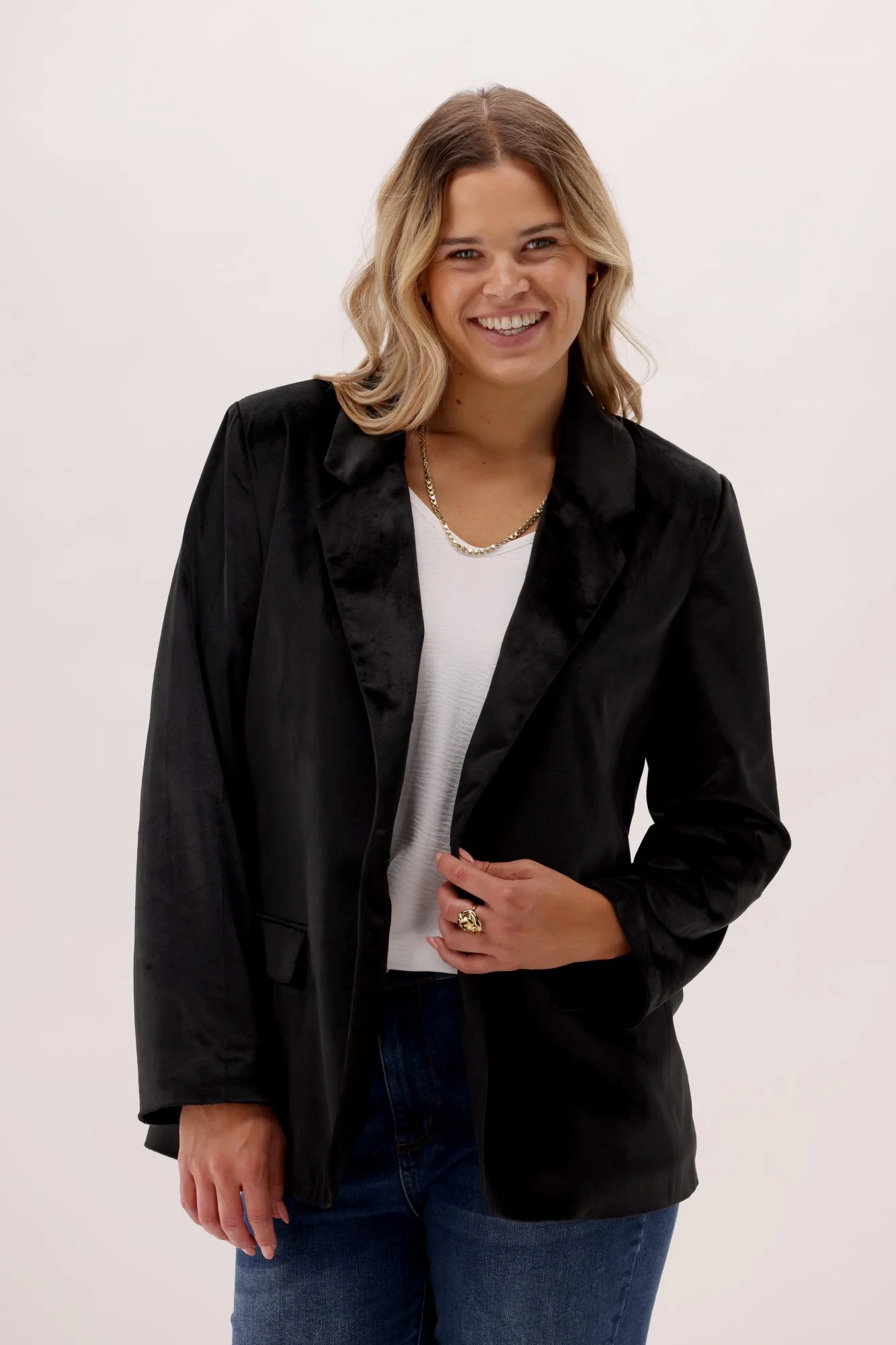 Celebration Weekender Velvet Blazer Black - Image 5
