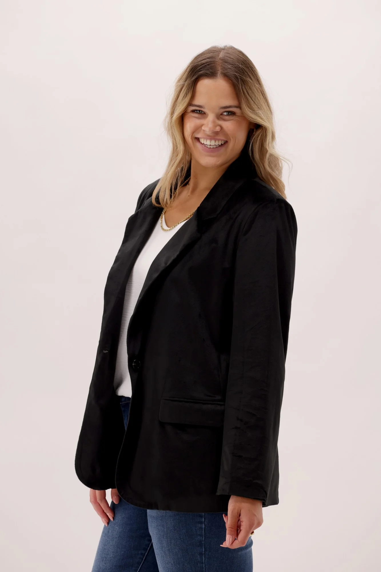 Celebration Weekender Velvet Blazer Black - Image 6