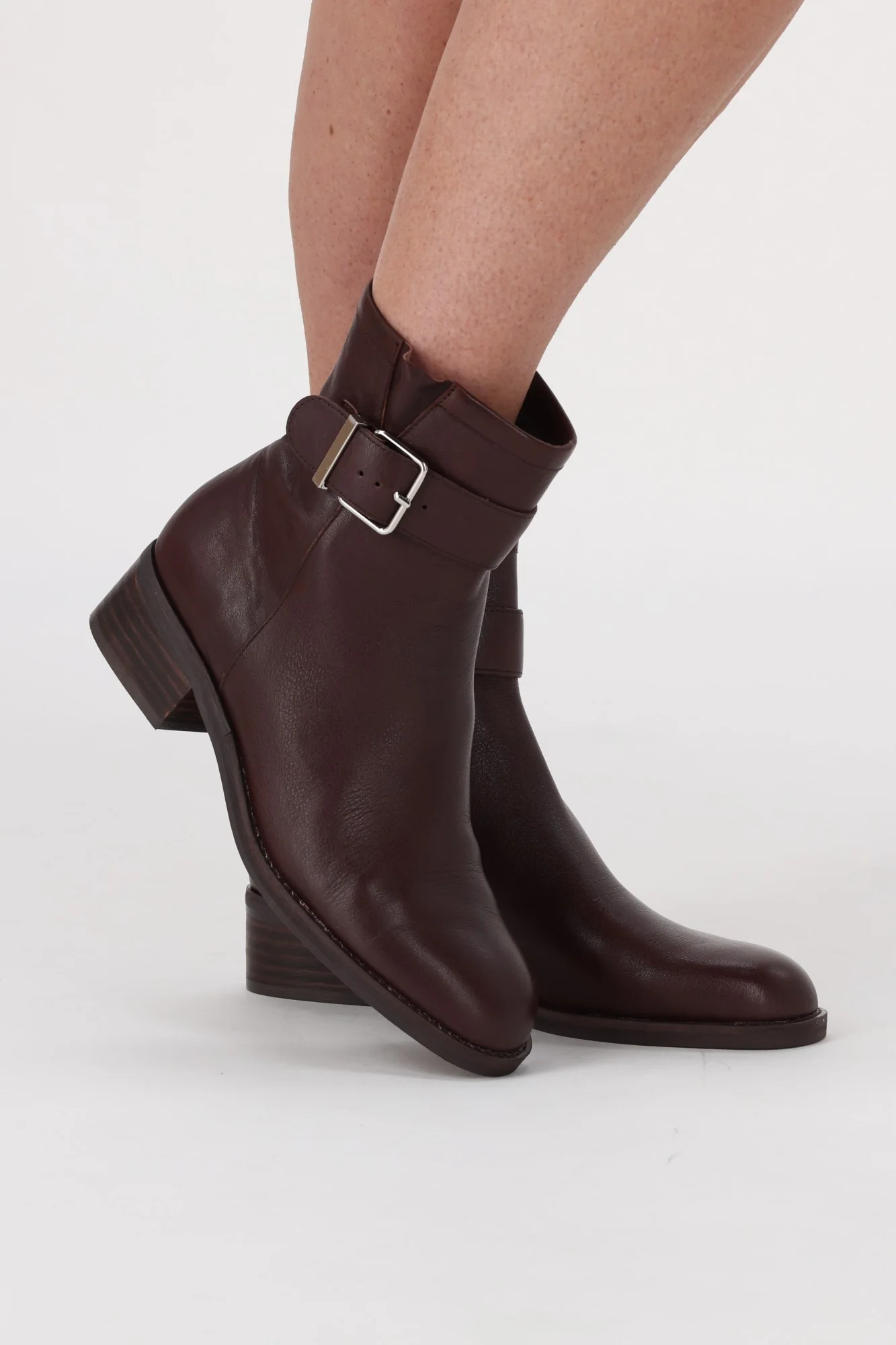 Django & Juliette Coleens Leather Chestnut Chocolate Heel - Image 5
