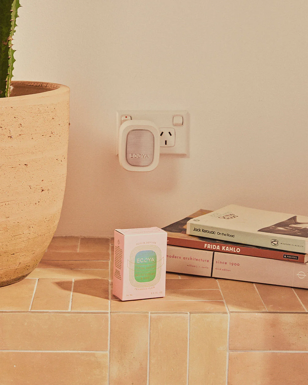 Ecoya Plug-In Fragrance Flask Blackcurrant & Mint 24ml - Image 2