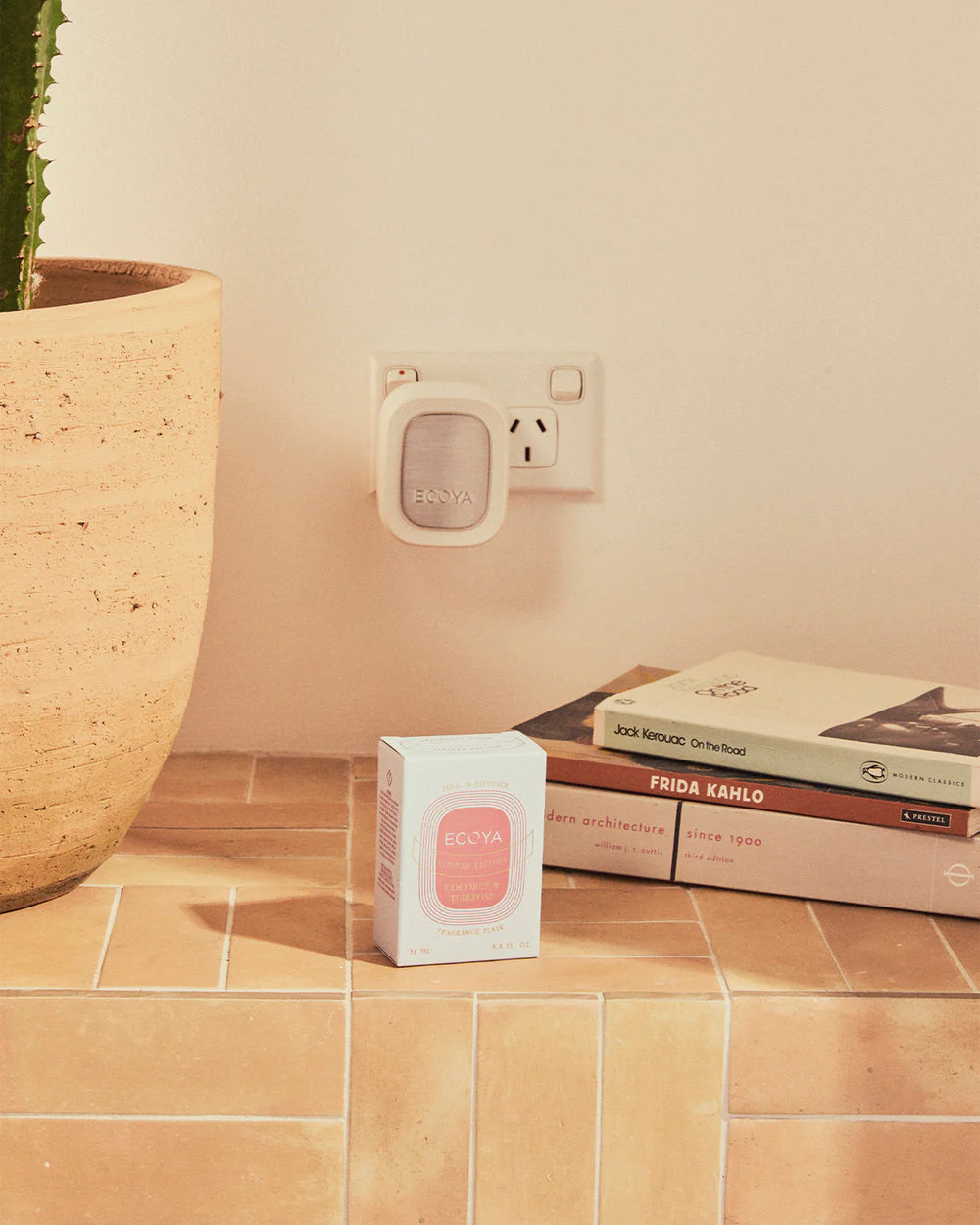 Ecoya Plug-In Fragrance Flask Coconut & Tuberose 24ml - Image 2