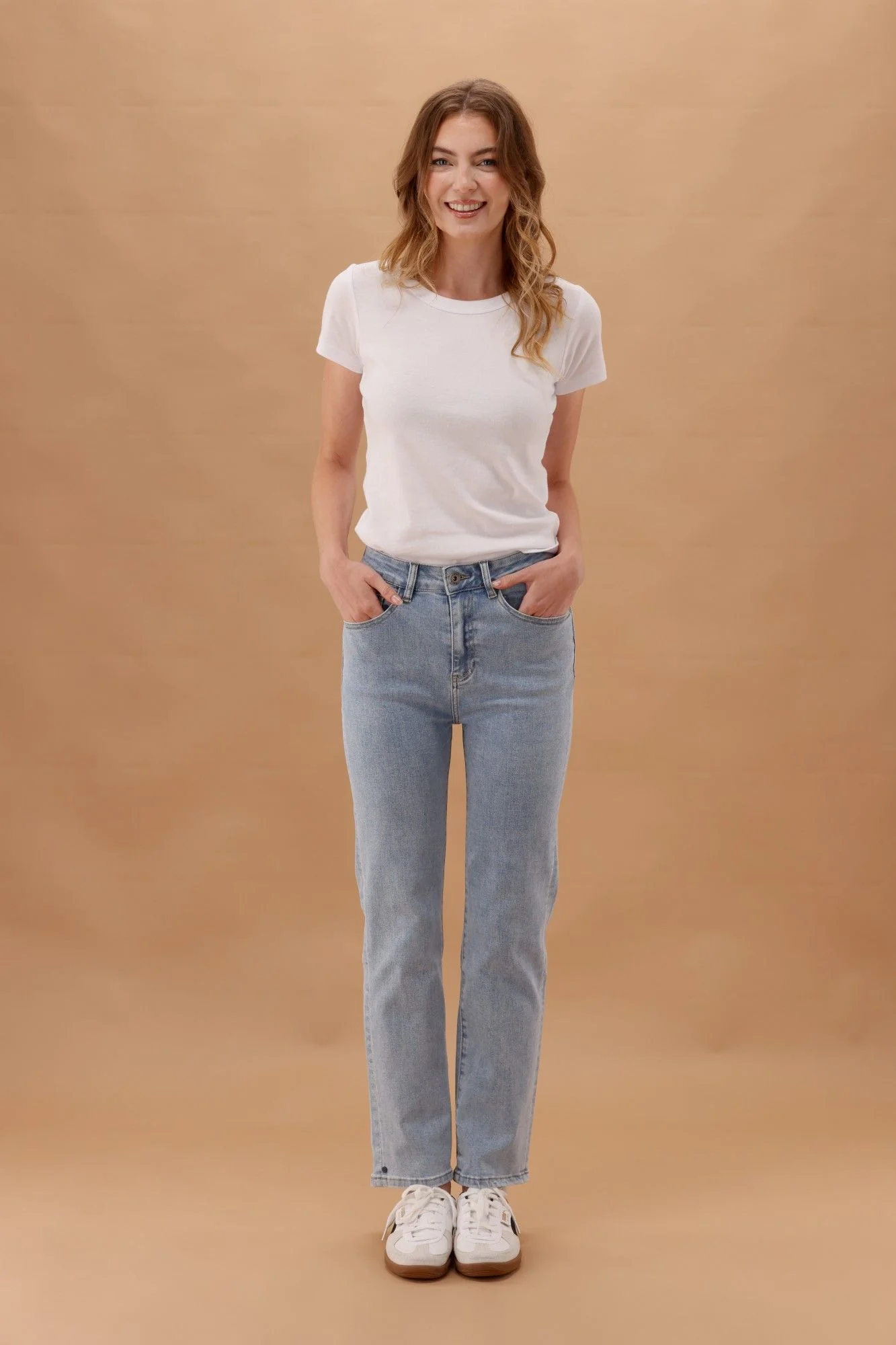 Elm Ada Straight Leg Jean Light Blue Wash - Image 5
