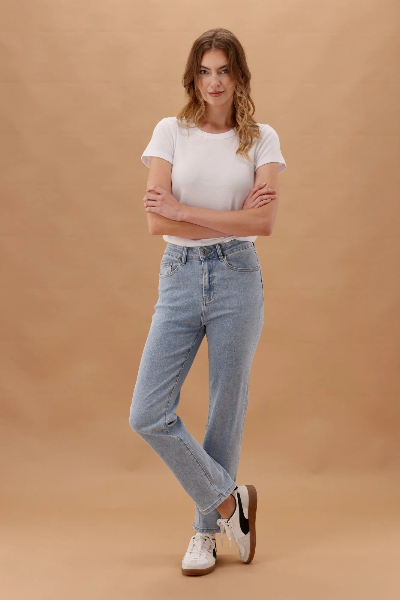Elm Ada Straight Leg Jean Light Blue Wash - Image 6