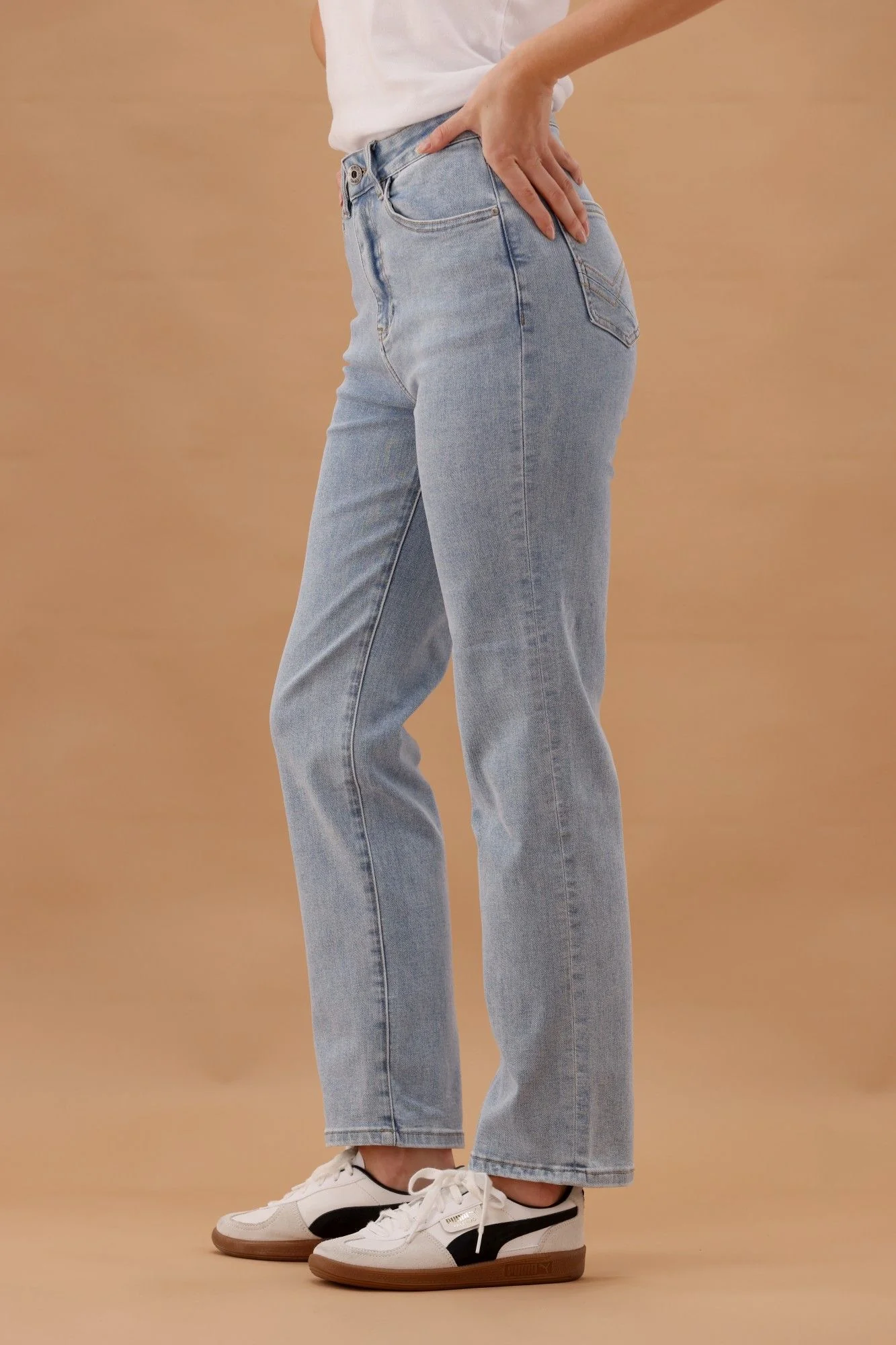 Elm Ada Straight Leg Jean Light Blue Wash - Image 7