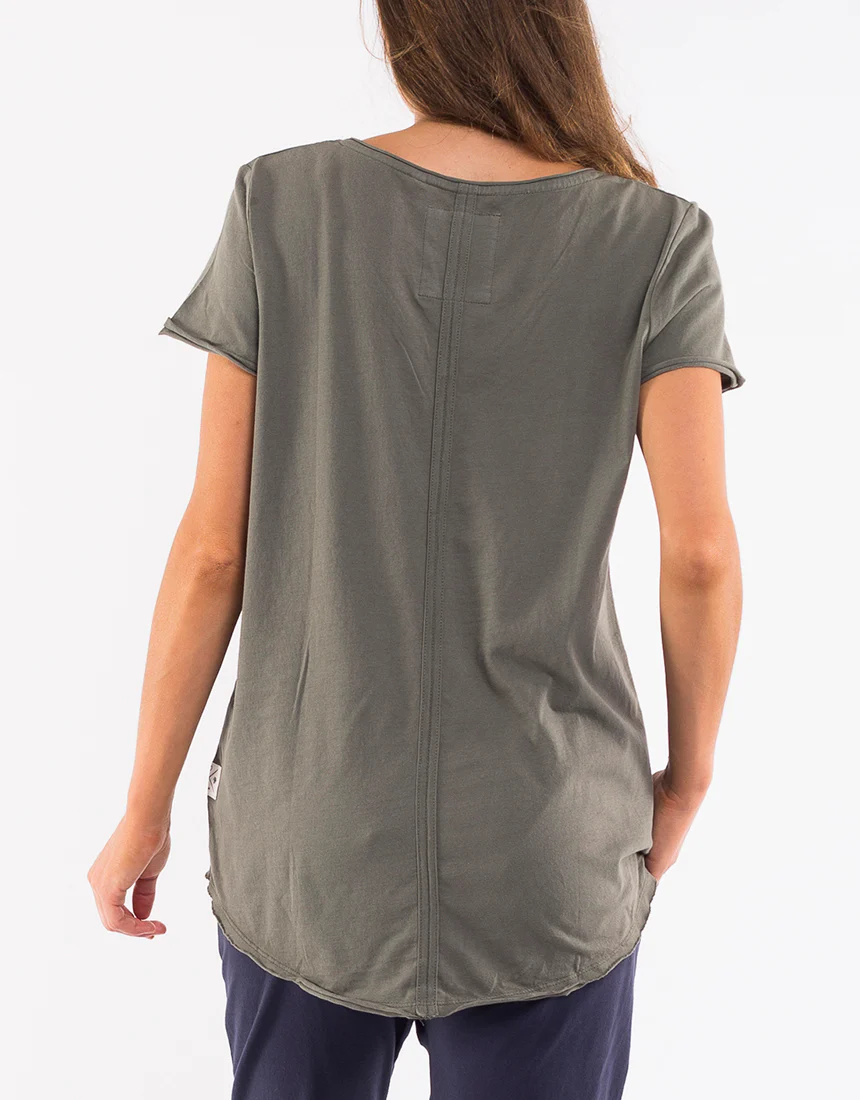 Elm Fundamental Vee Tee Khaki - Image 10