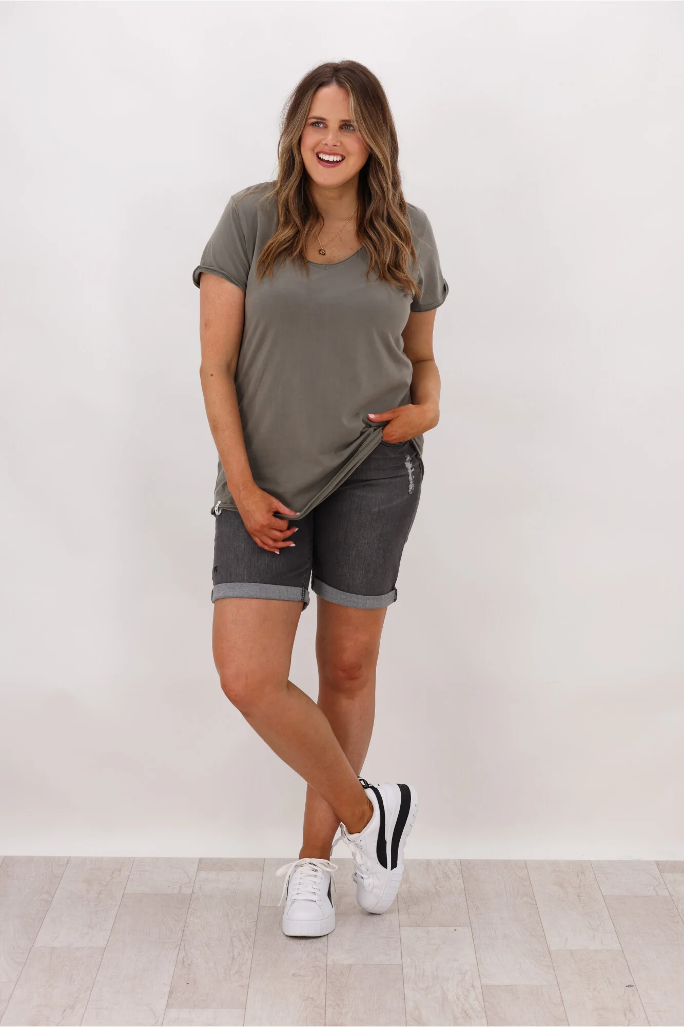 Elm Fundamental Vee Tee Khaki - Image 3