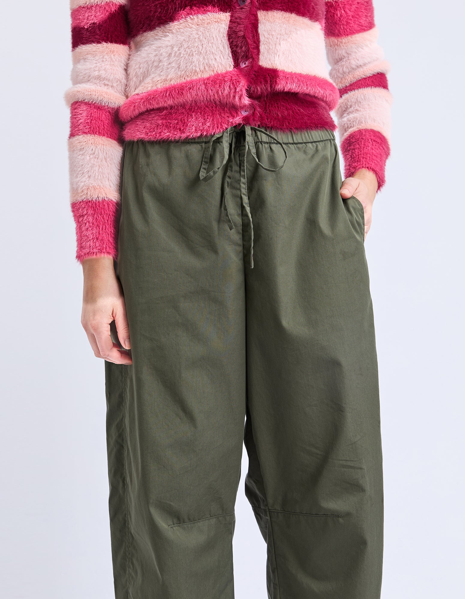 Elm Lund Barrel Leg Pant Basil - Image 4