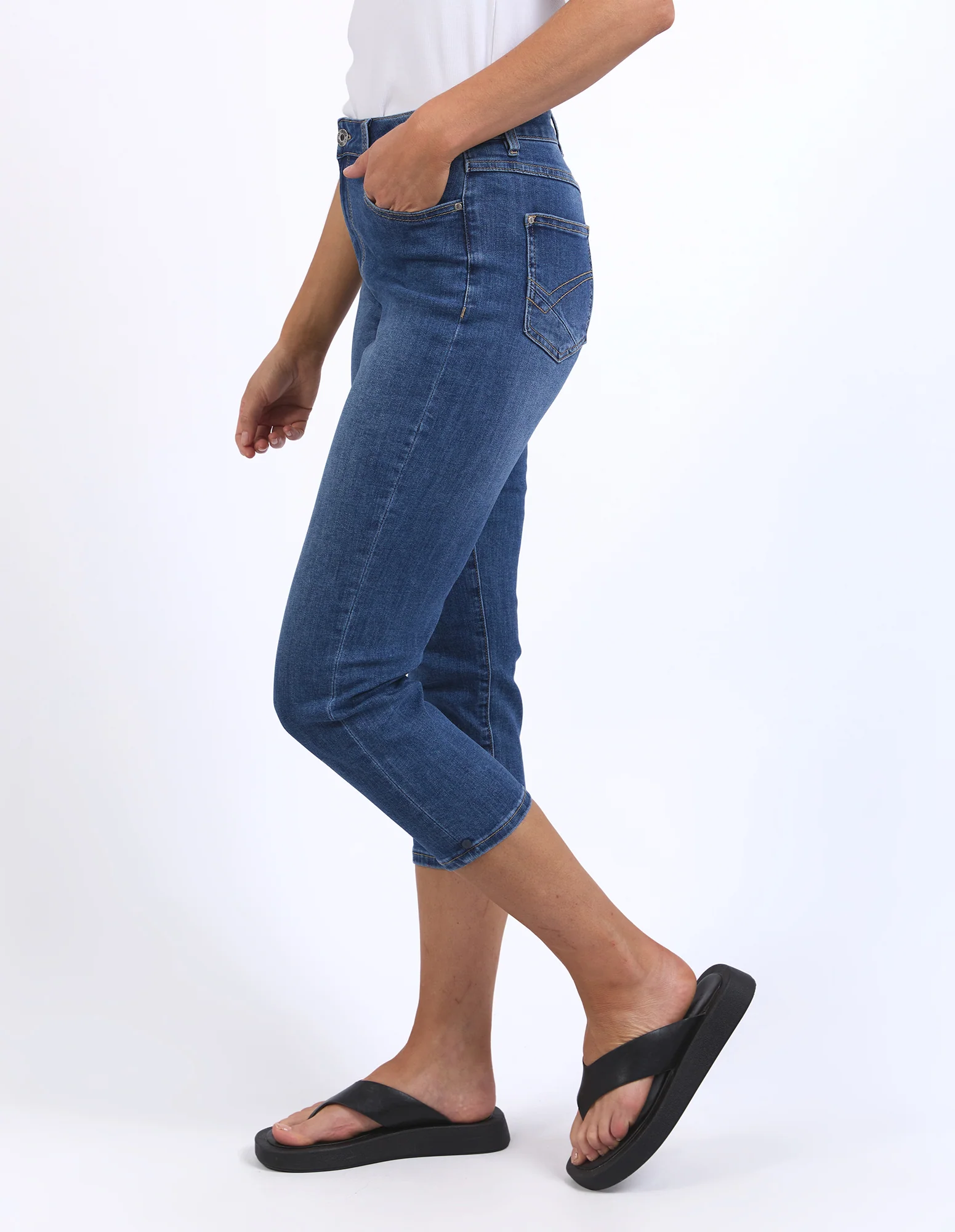 Elm Mollie Capri Jean Mid Blue Wash - Image 3
