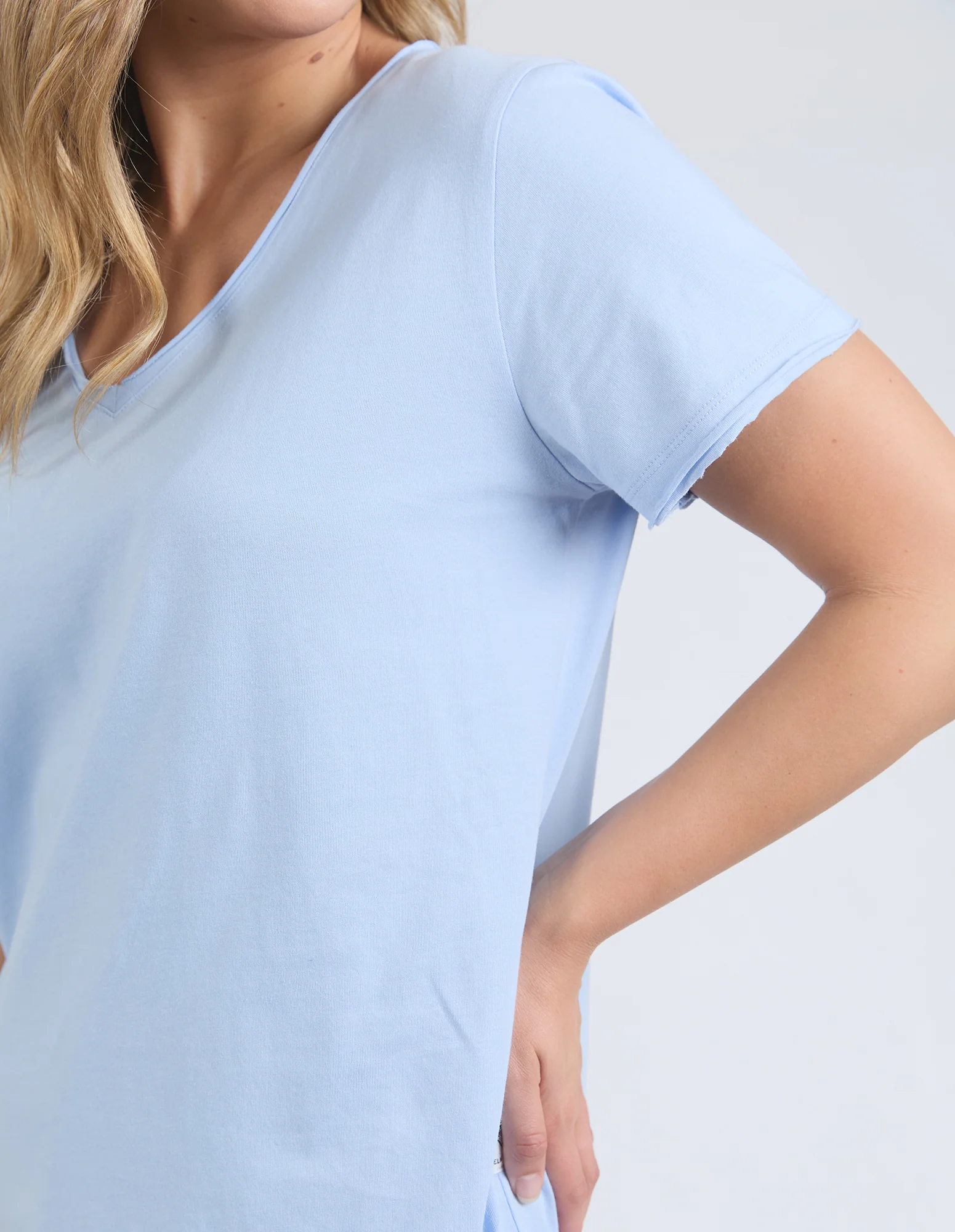 Elm Pima Vee Tee Dream Blue - Image 2