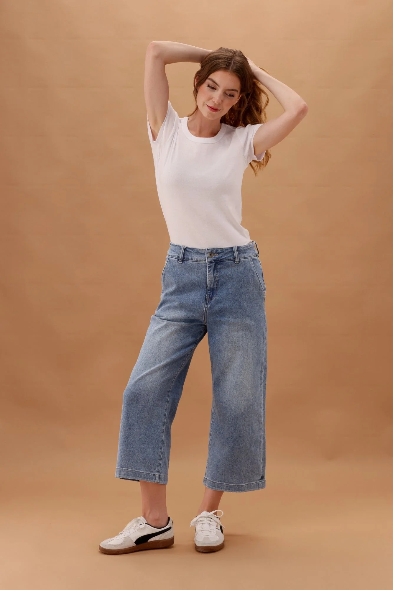 Elm Sidney Cropped Wide Leg Jean Light Blue Wash - Image 4