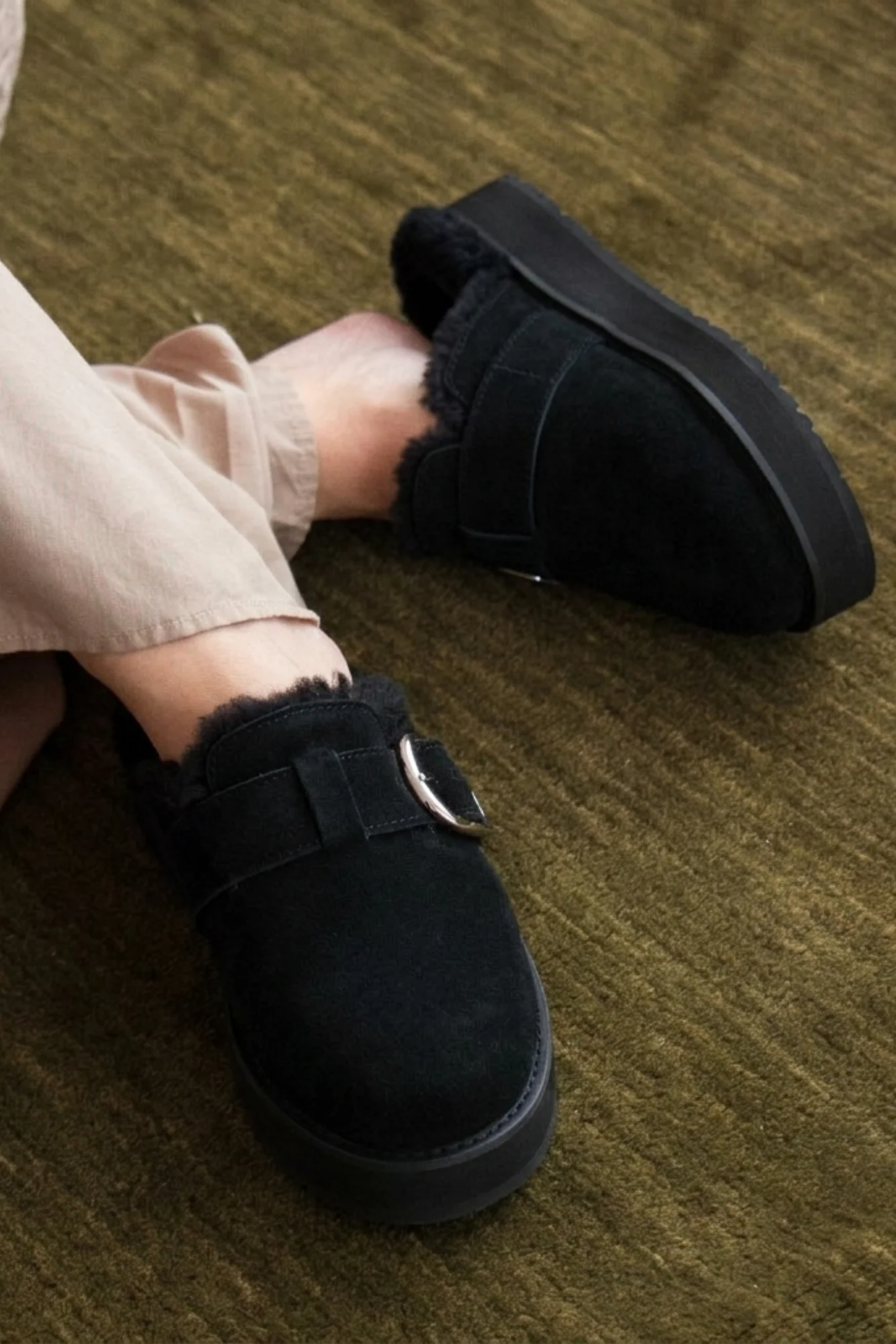 Emu Adison Lined Slide Black - Image 3