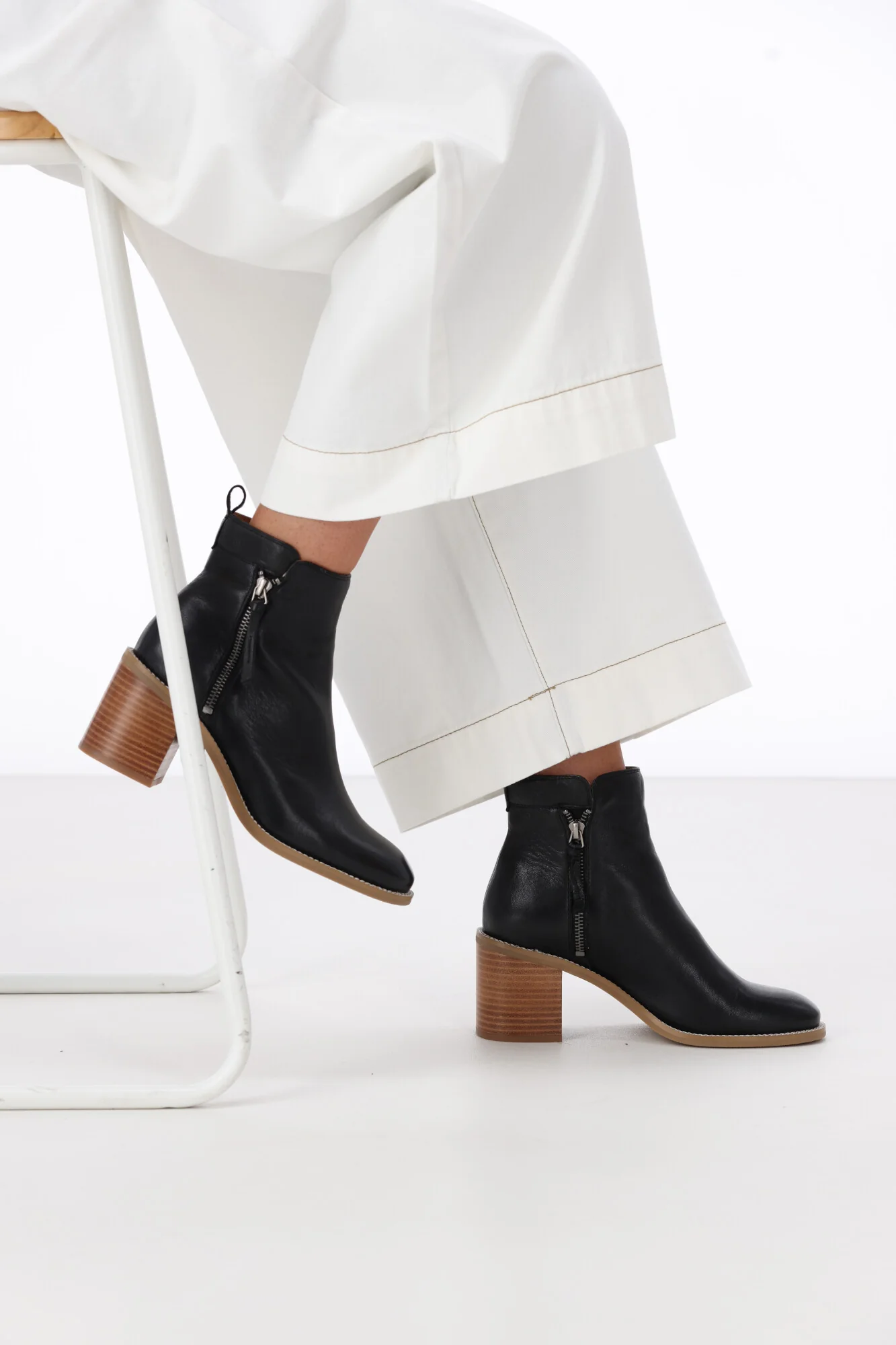 EOS Charity Boot Black