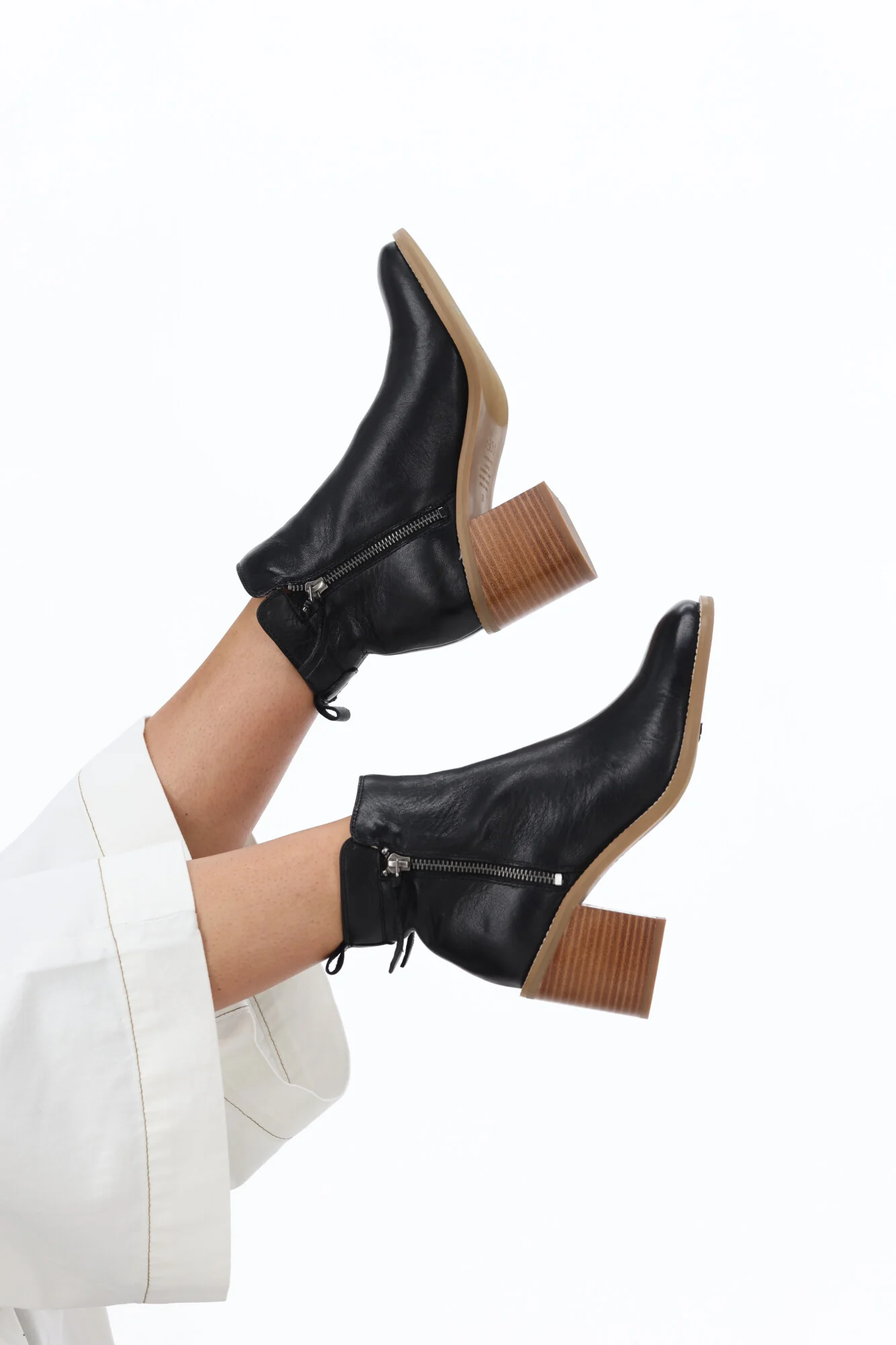 EOS Charity Boot Black - Image 2