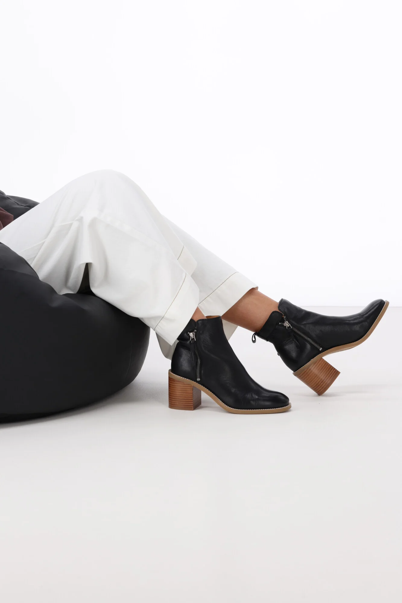 EOS Charity Boot Black - Image 3