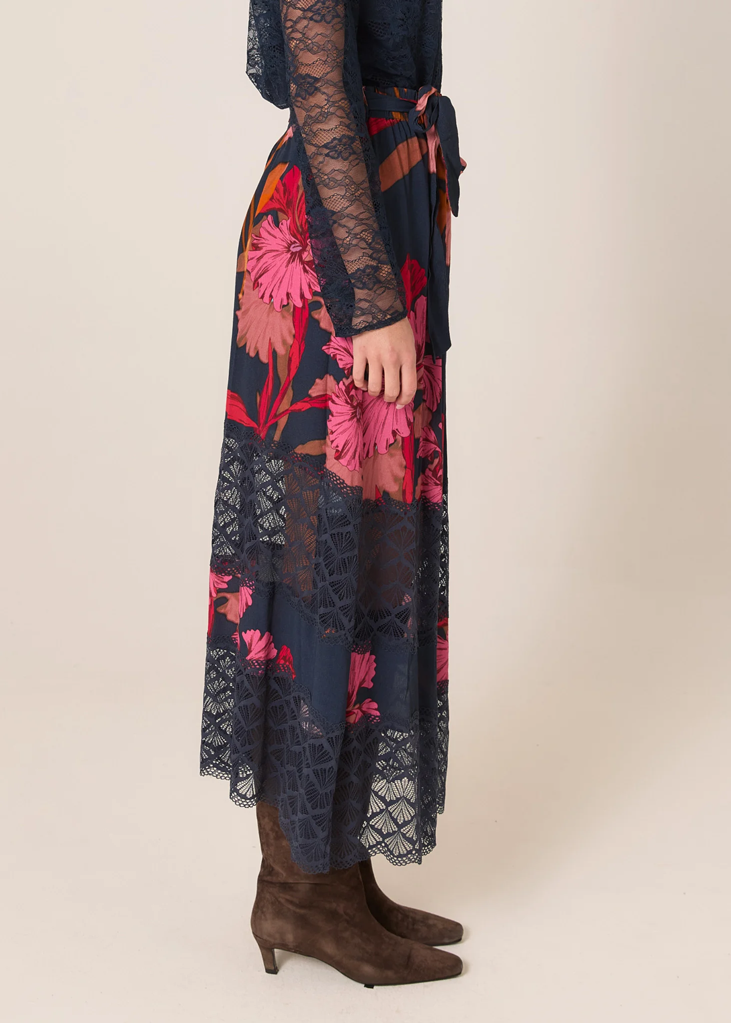 Fate Captivation Skirt Shadow Floral - Image 3