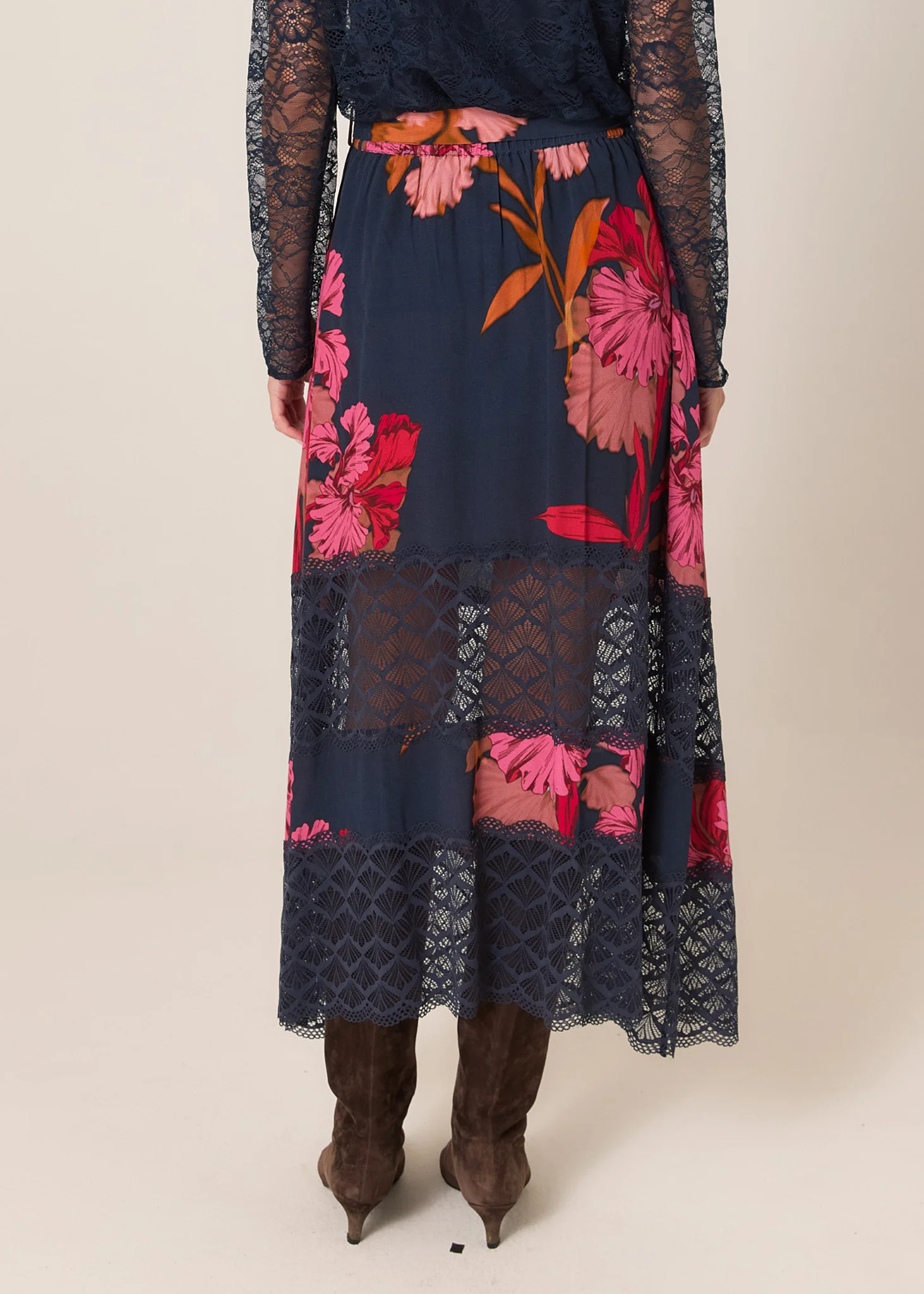 Fate Captivation Skirt Shadow Floral - Image 4
