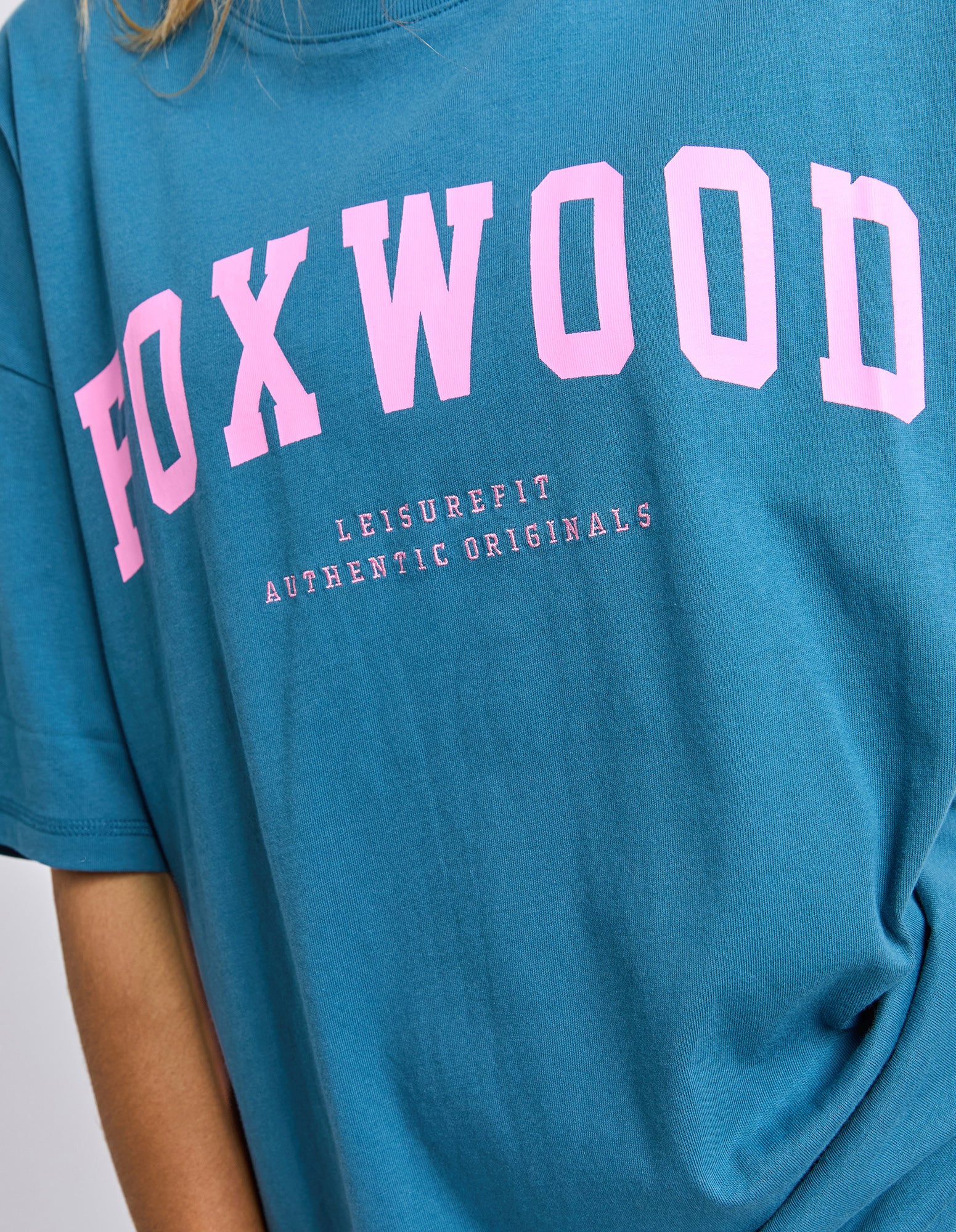 Foxwood Interval Tee Ocean Neon Pink - Image 3