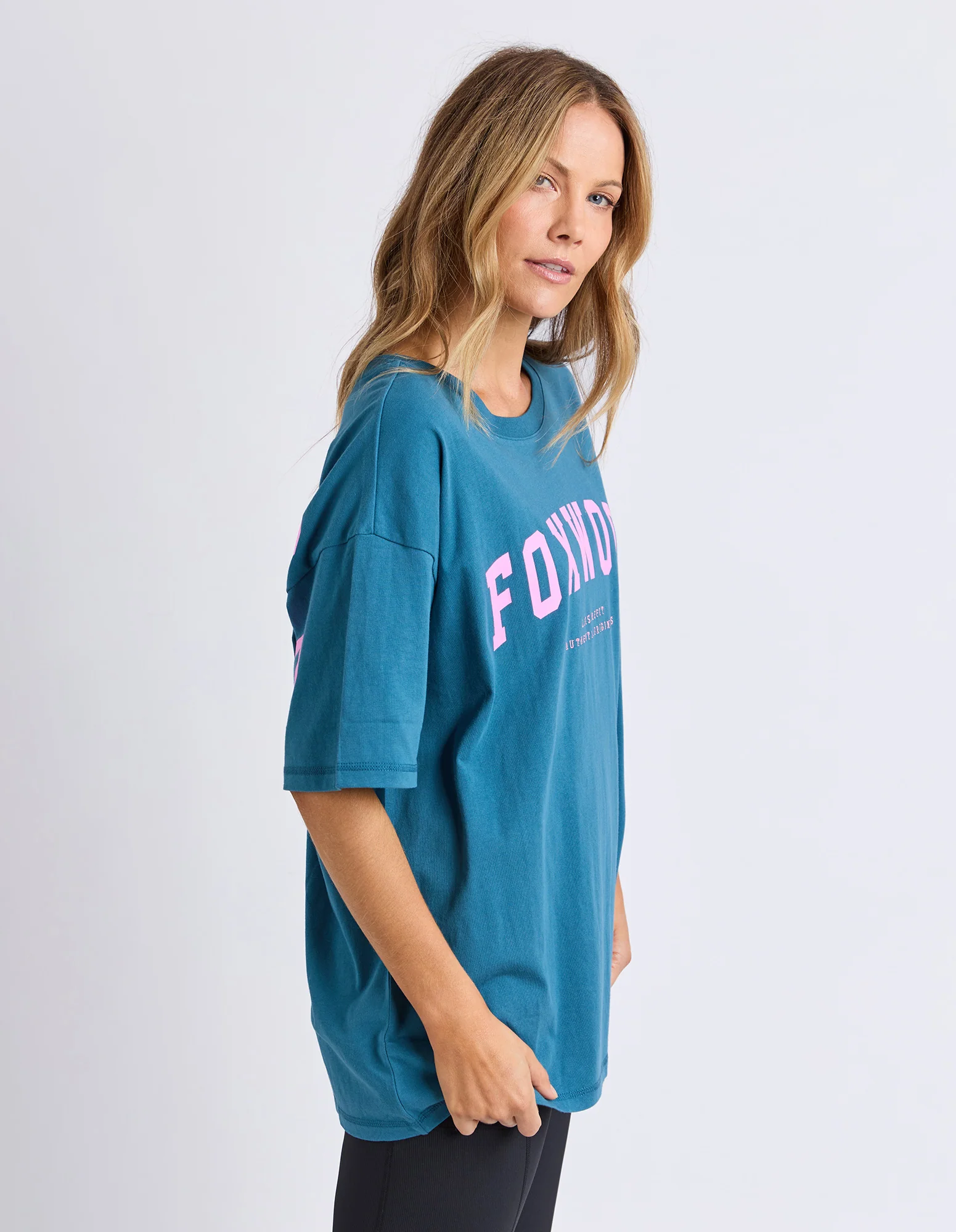 Foxwood Interval Tee Ocean Neon Pink - Image 5