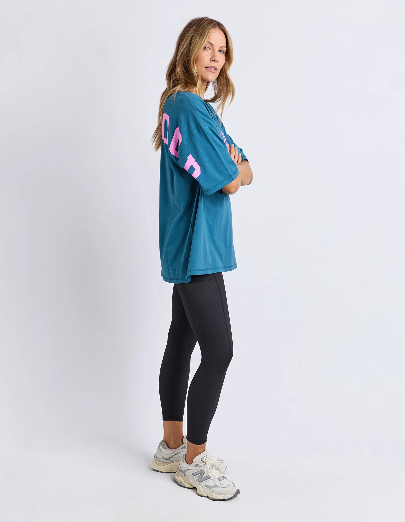 Foxwood Interval Tee Ocean Neon Pink - Image 6