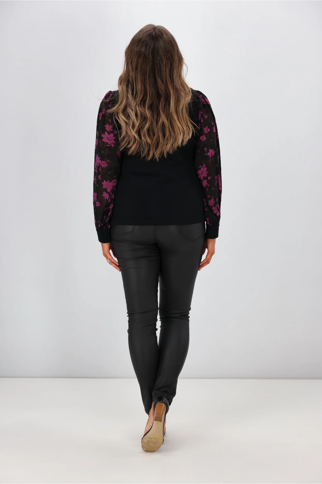 Gloss By Shine On Juliette Puffed Sleeve Top w Black Purple Floral - Image 8