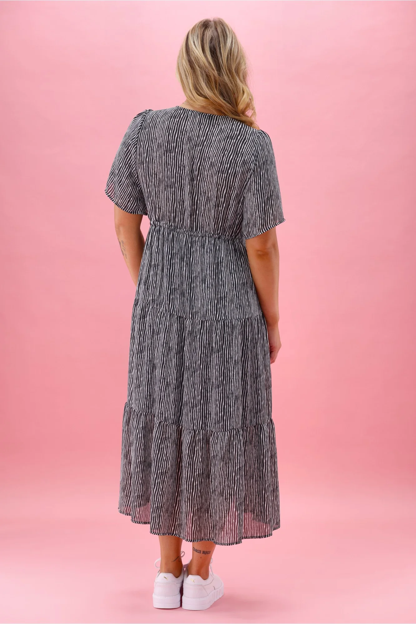 Gloss The Label Avonley Tiered Chiffon Dress Black Line Print - Image 10