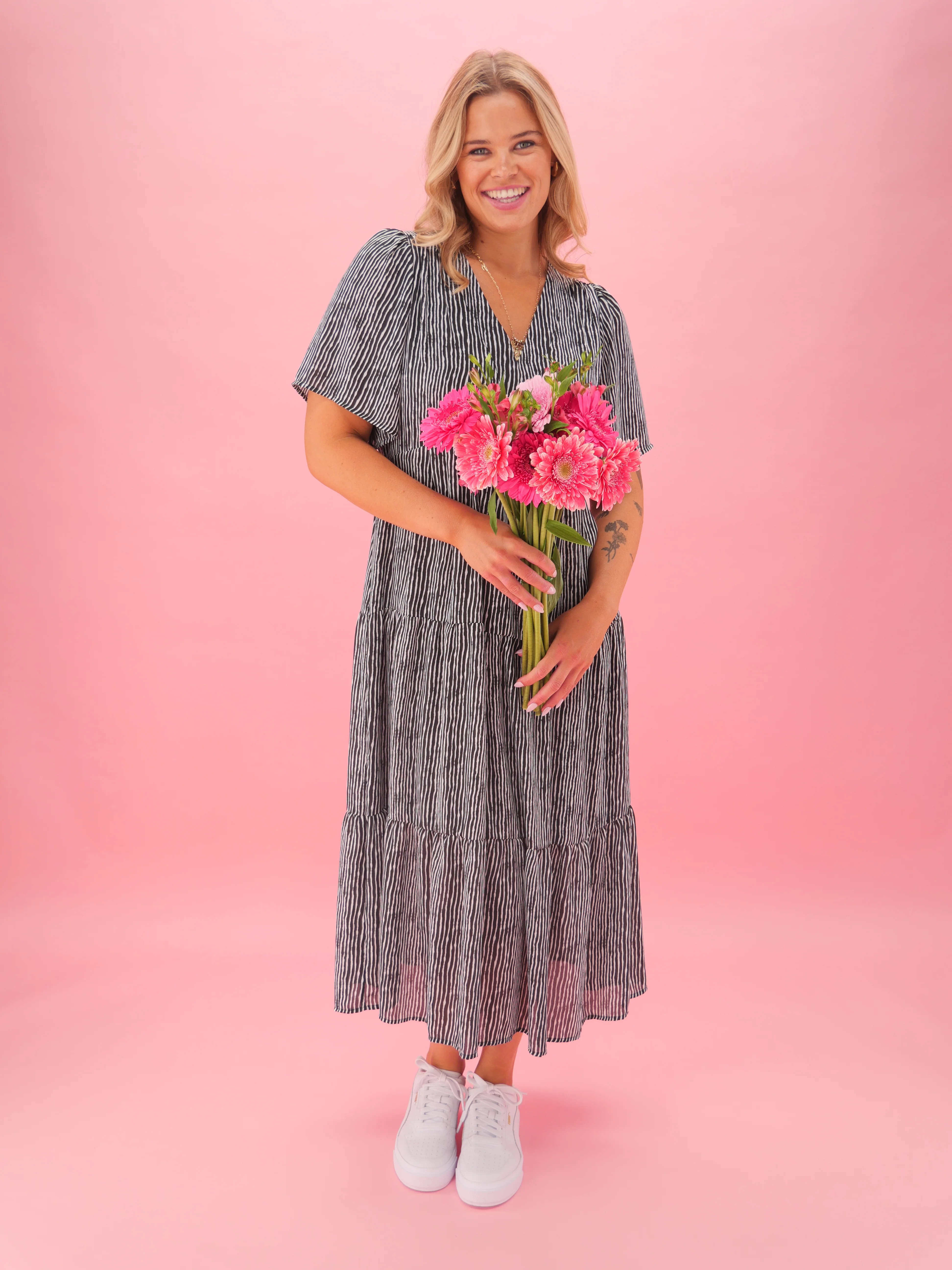 Gloss The Label Avonley Tiered Chiffon Dress Black Line Print - Image 2