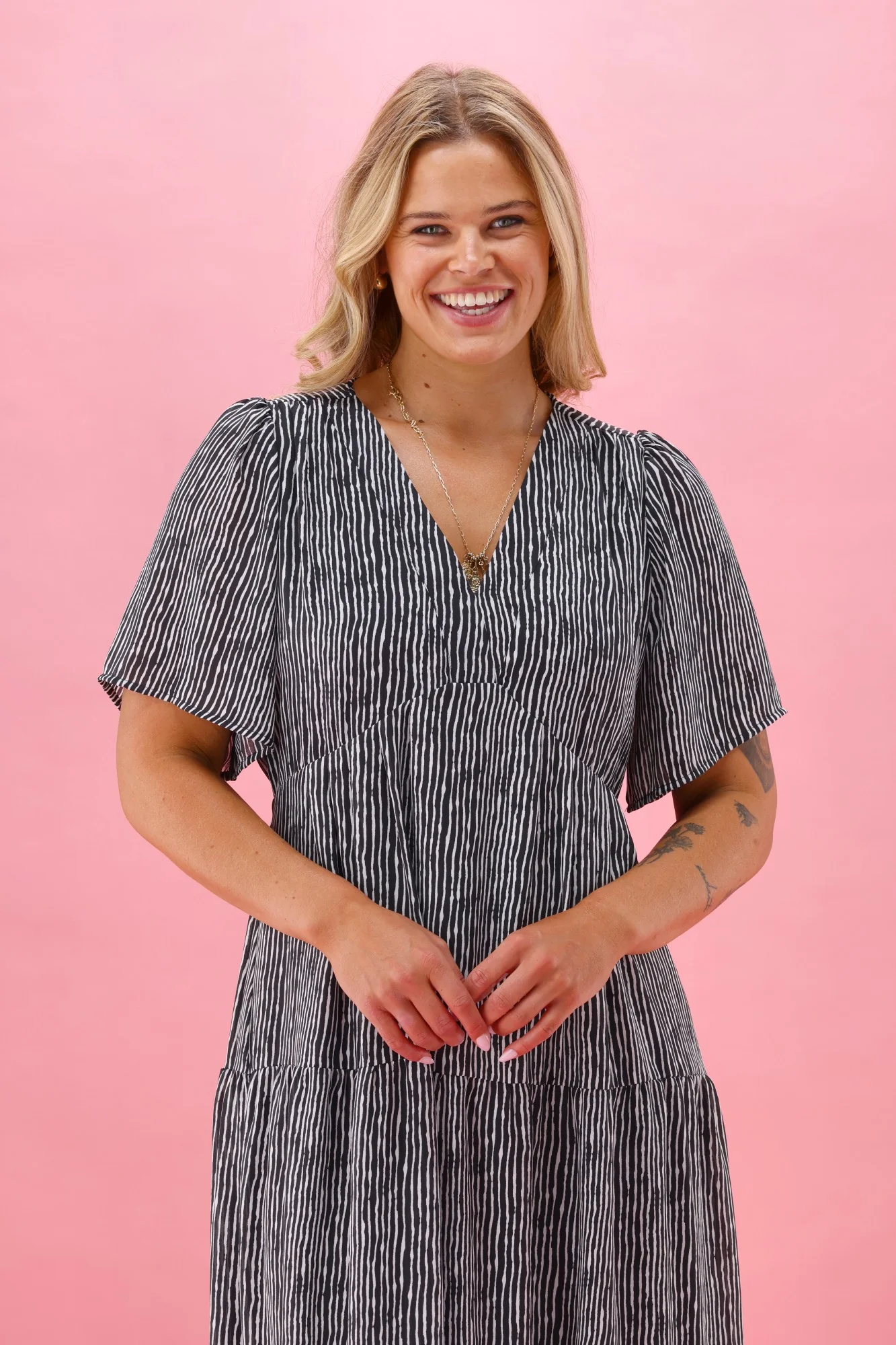 Gloss The Label Avonley Tiered Chiffon Dress Black Line Print - Image 3