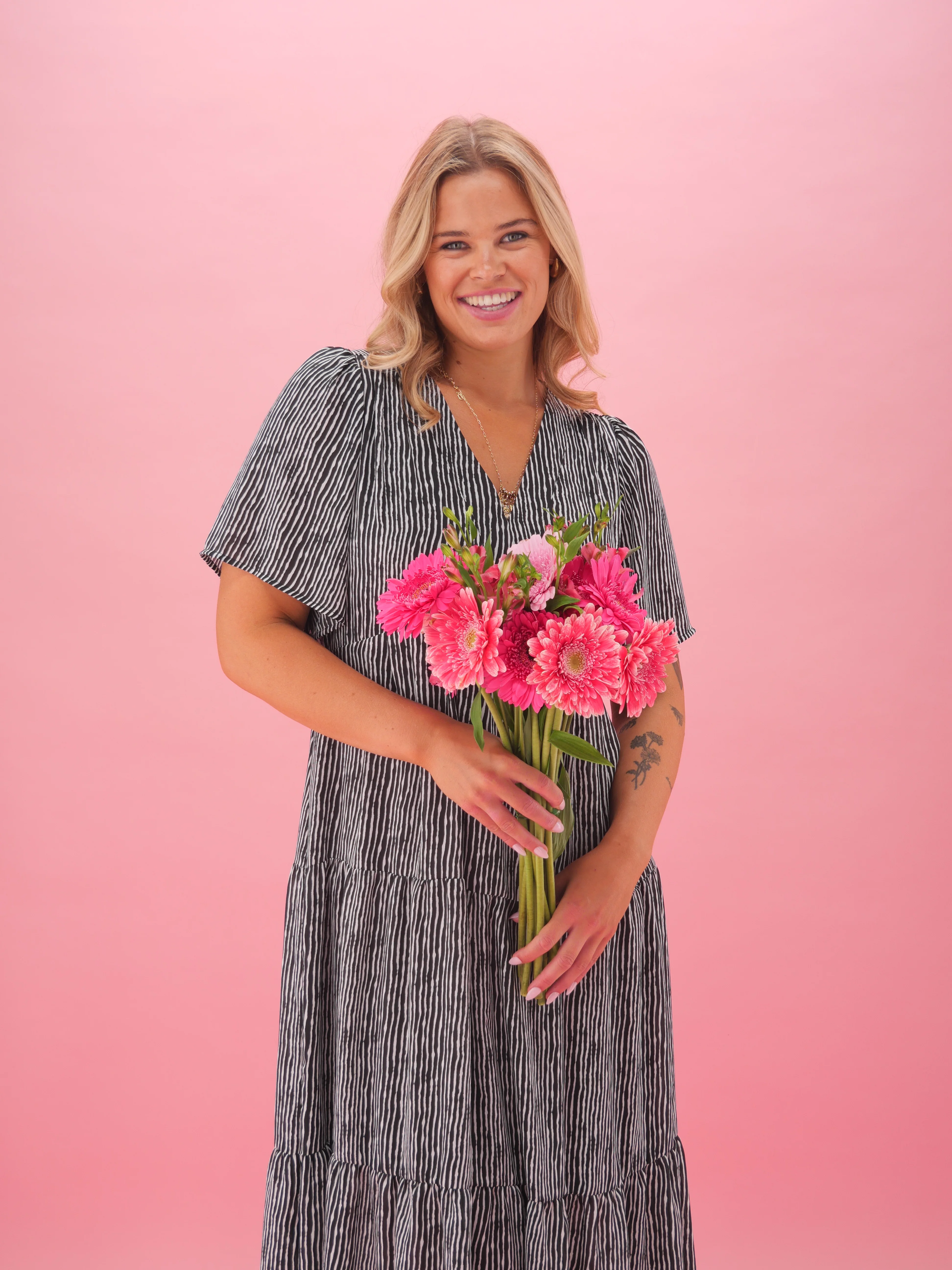 Gloss The Label Avonley Tiered Chiffon Dress Black Line Print - Image 5
