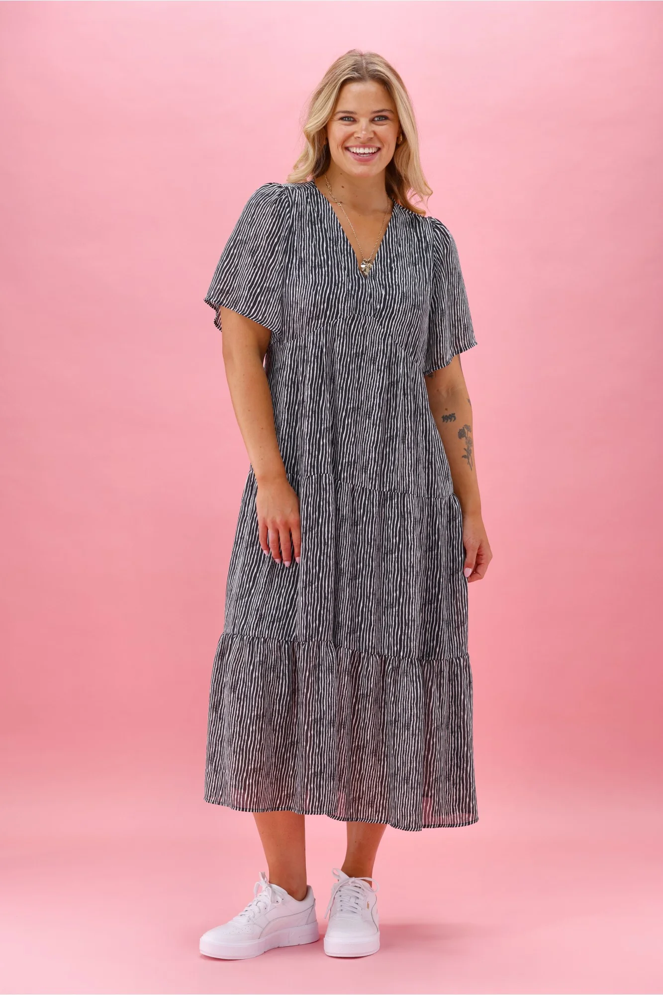 Gloss The Label Avonley Tiered Chiffon Dress Black Line Print - Image 7