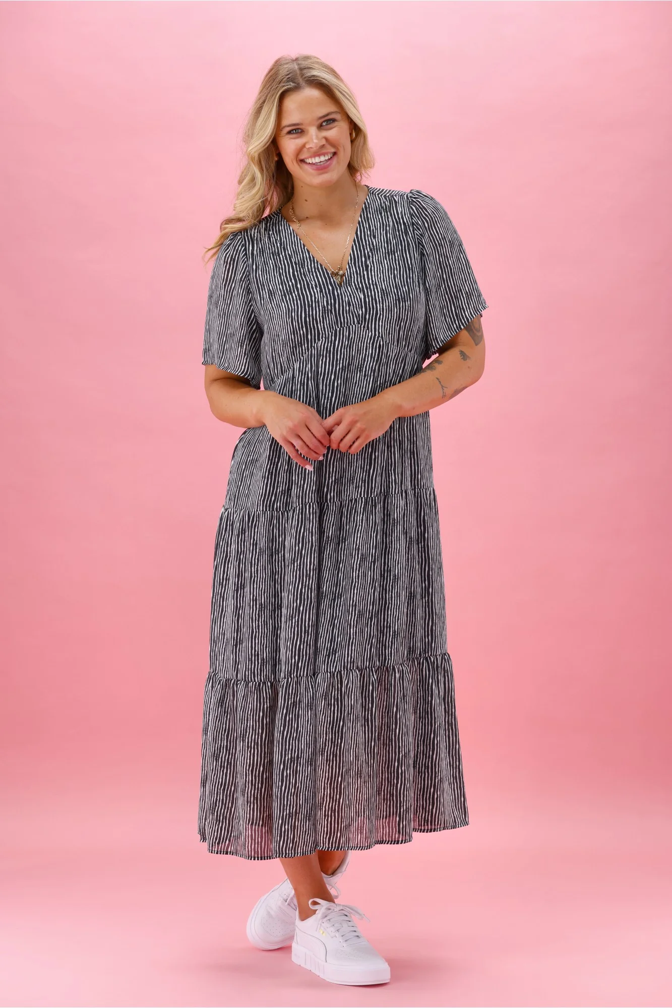 Gloss The Label Avonley Tiered Chiffon Dress Black Line Print - Image 8