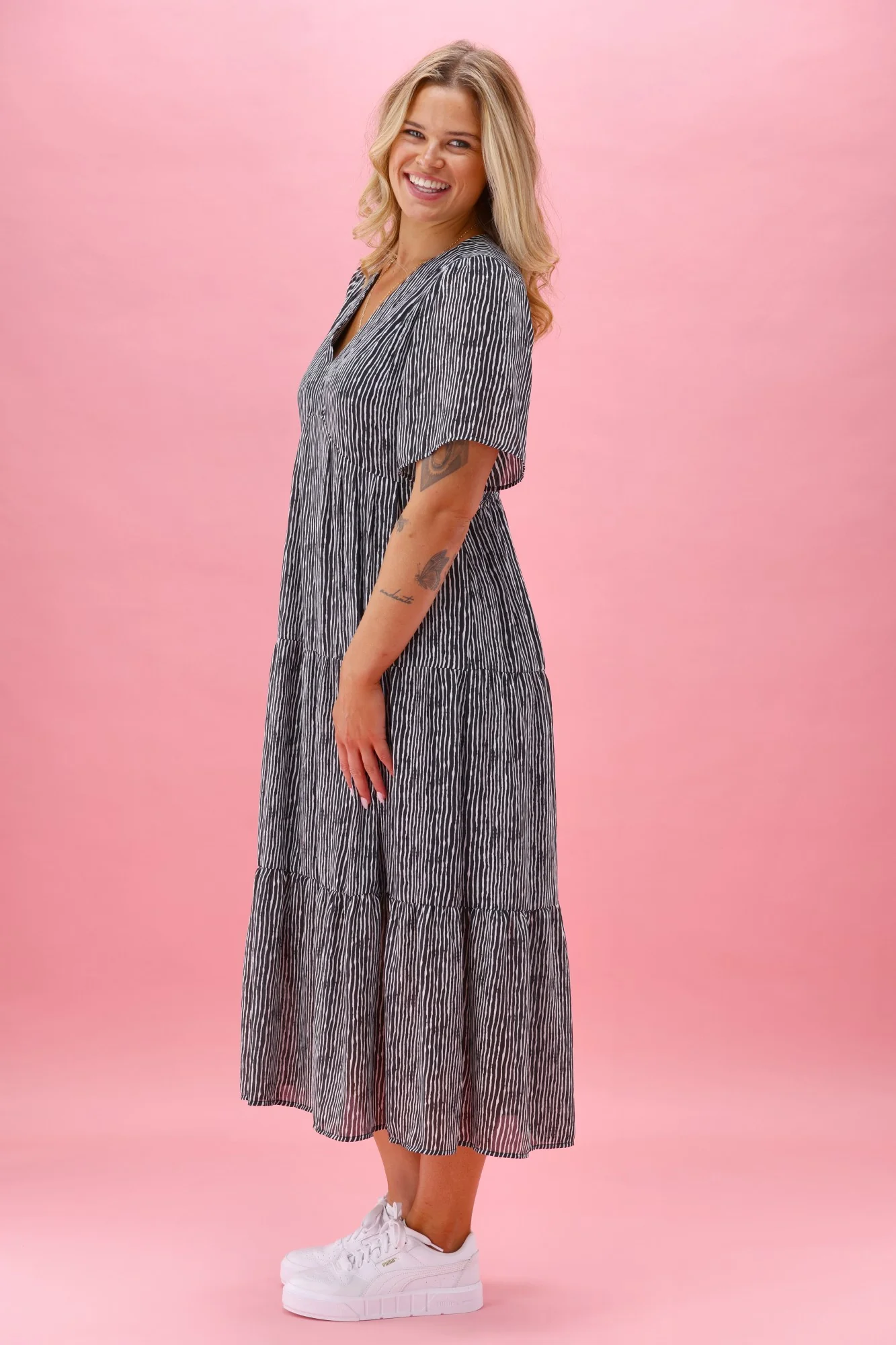 Gloss The Label Avonley Tiered Chiffon Dress Black Line Print - Image 9