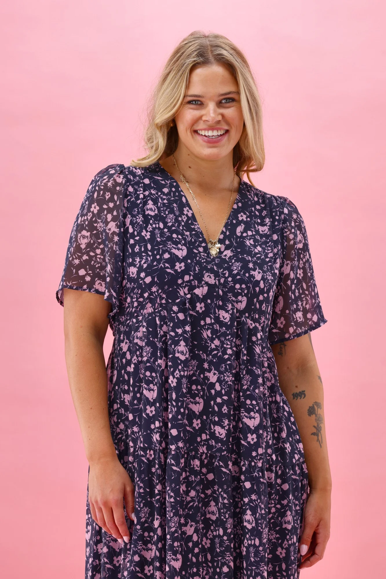 Gloss The Label Avonley Tiered Chiffon Dress Midnight Floral - Image 4