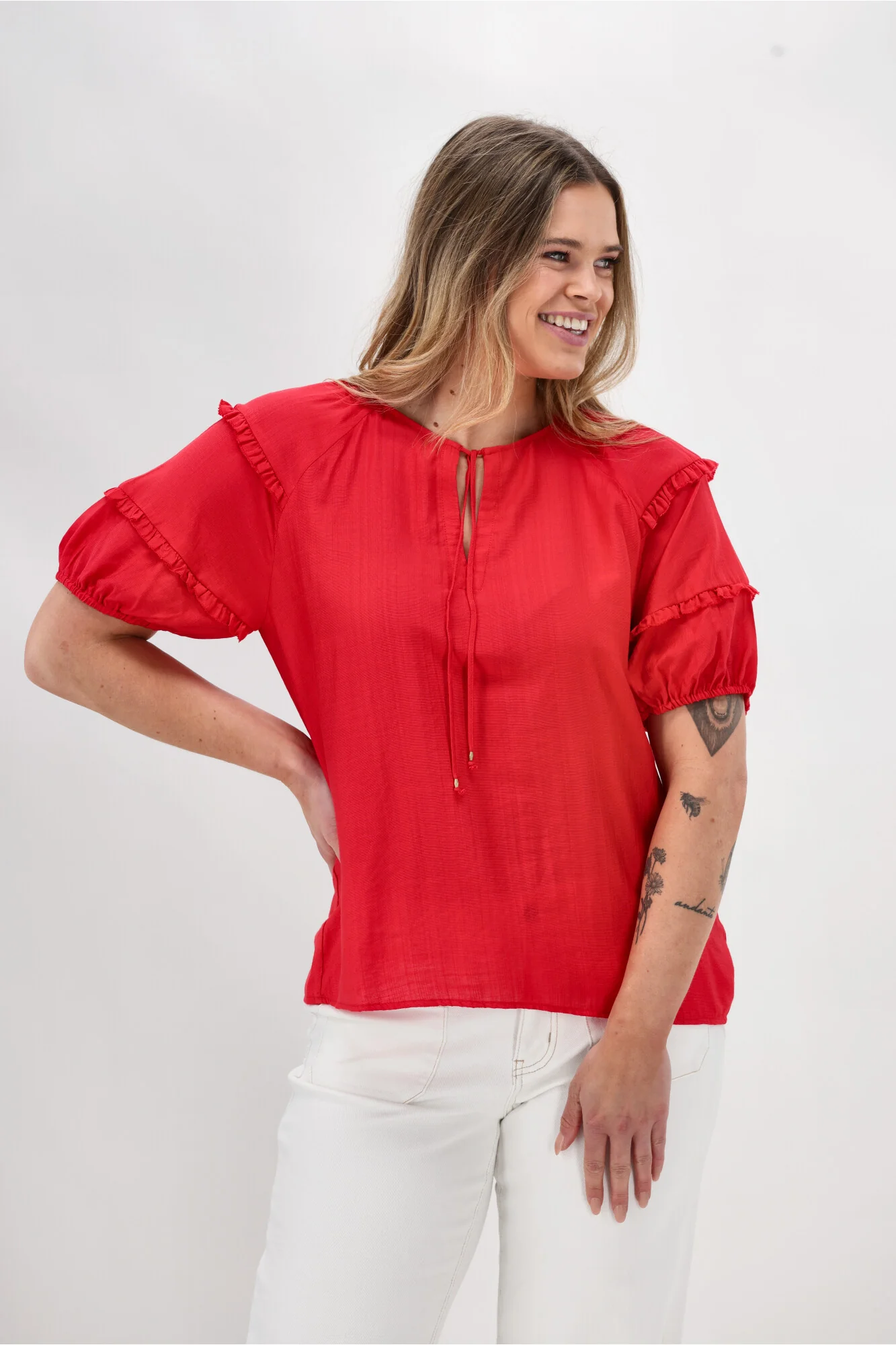 Gloss The Label Clea Frill Detail Puff Sleeve Top Coral - Image 4