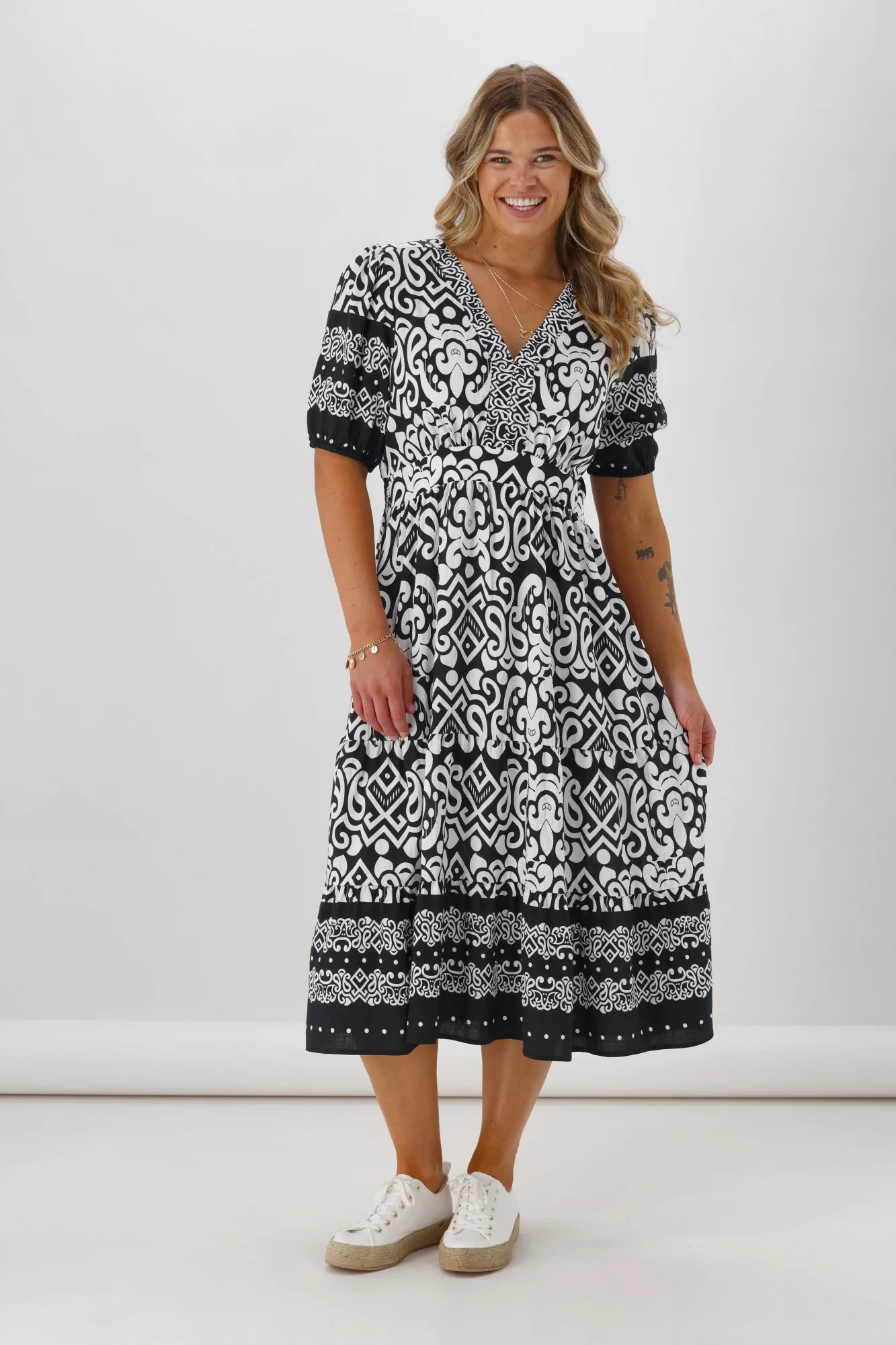 Gloss The Label Daly Border Print Dress Black - Image 3