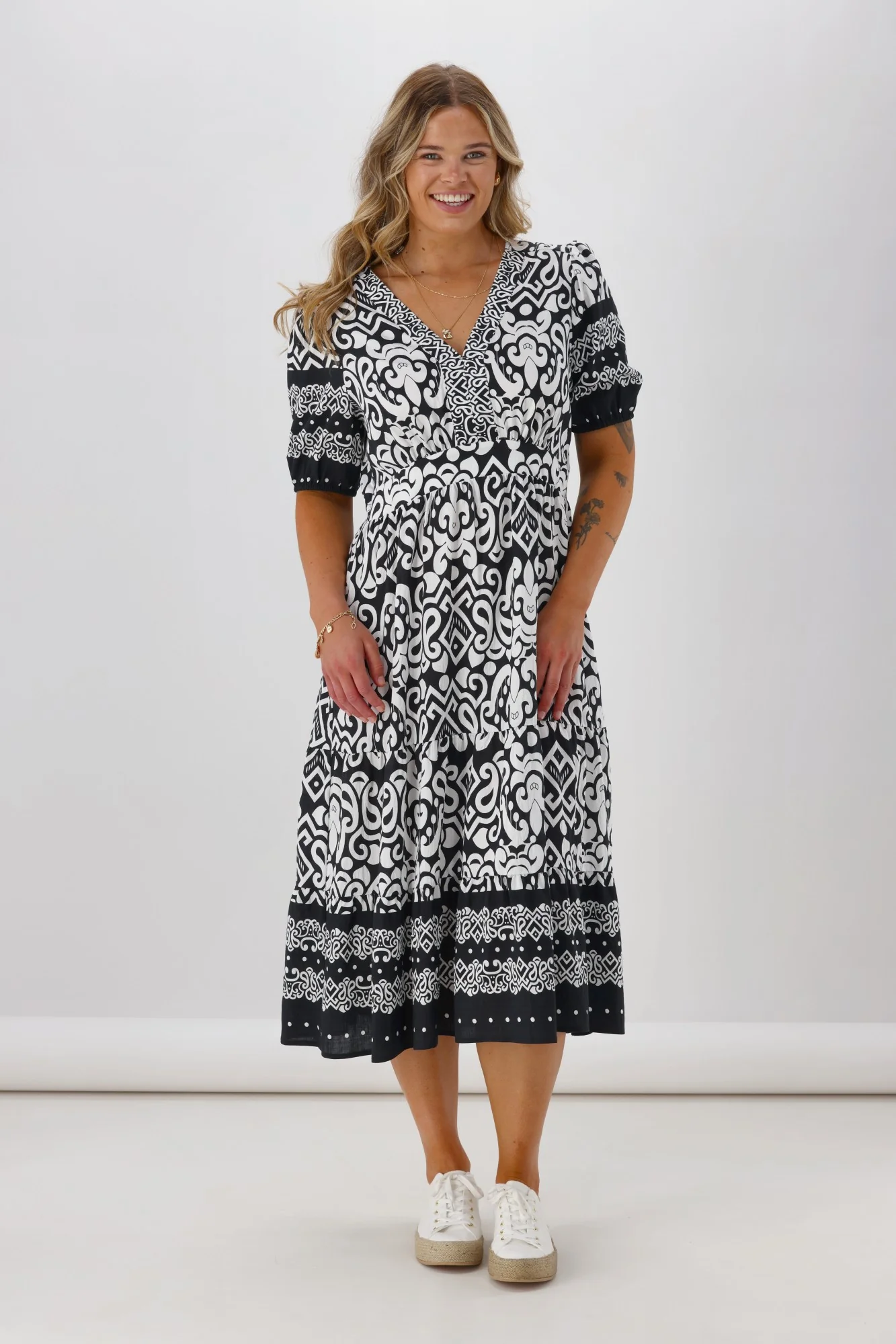 Gloss The Label Daly Border Print Dress Black - Image 4