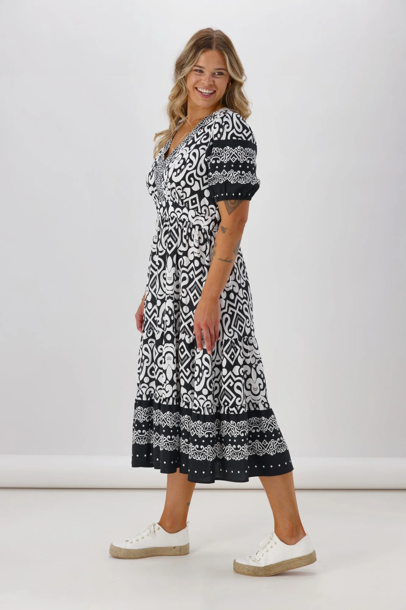 Gloss The Label Daly Border Print Dress Black - Image 5