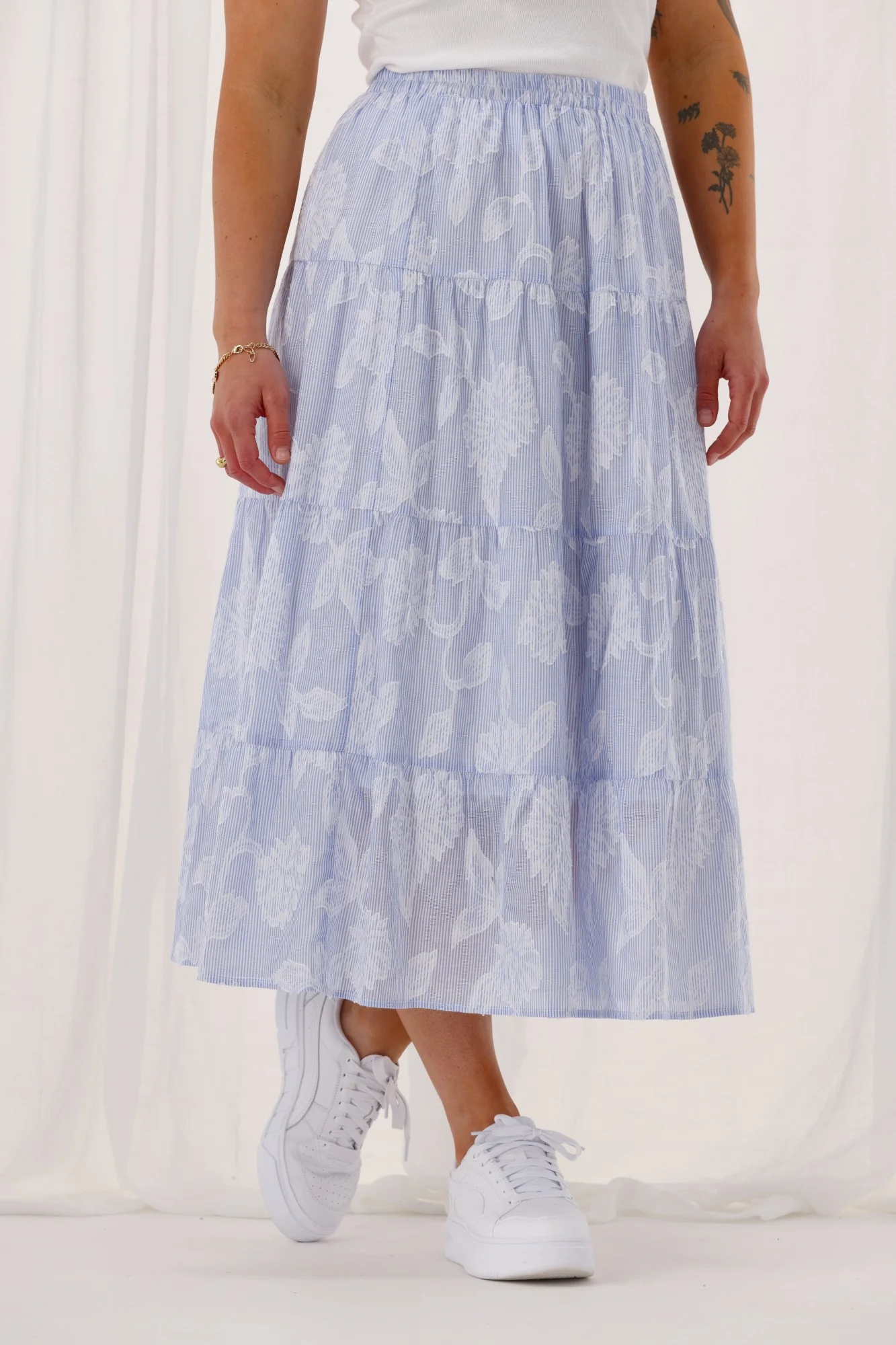 Gloss The Label Halle Tiered Skirt Flocked Blue Stripe - Image 4