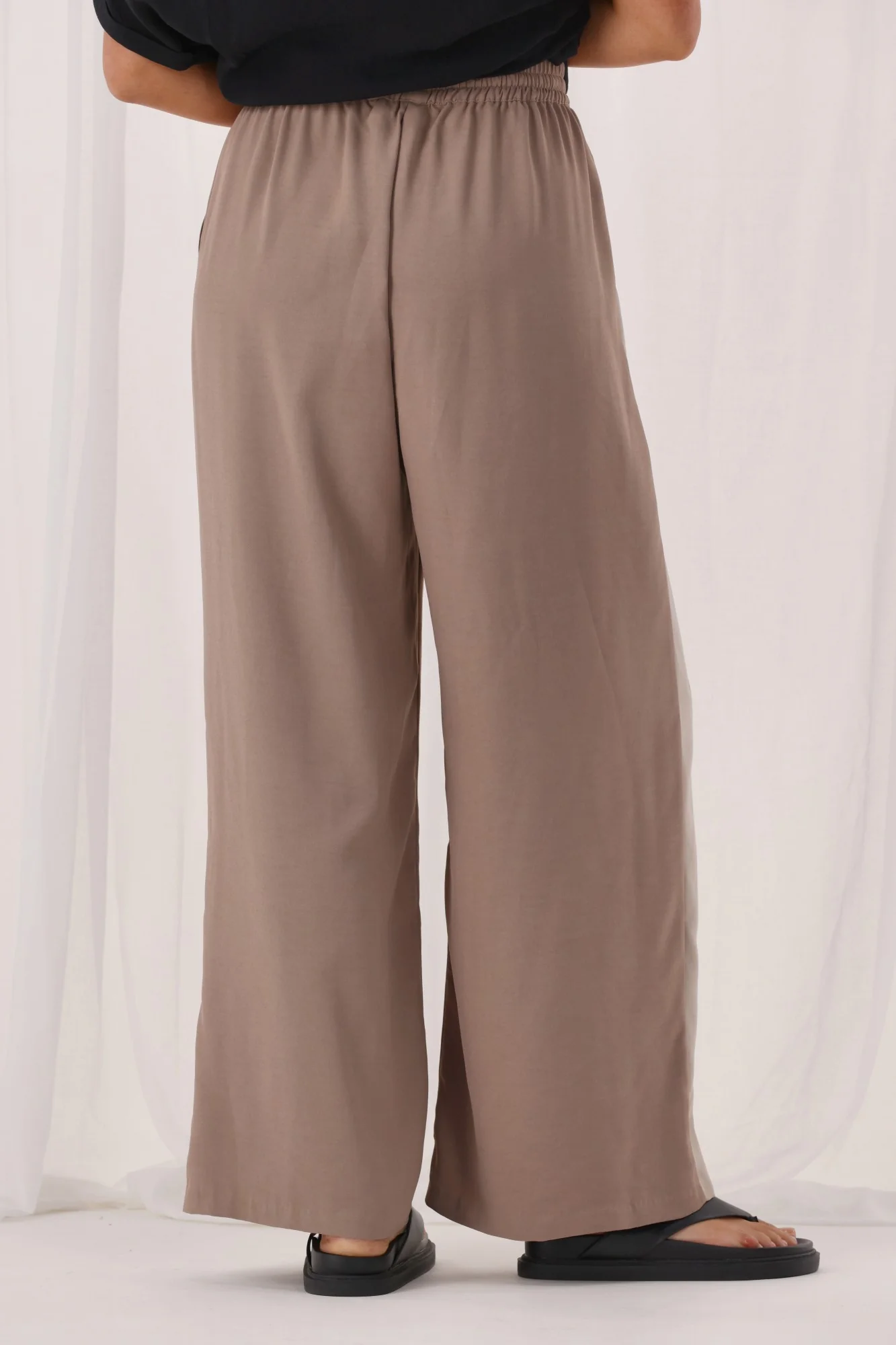 Gloss The Label Havanna Satin Stripe Pants Taupe - Image 6