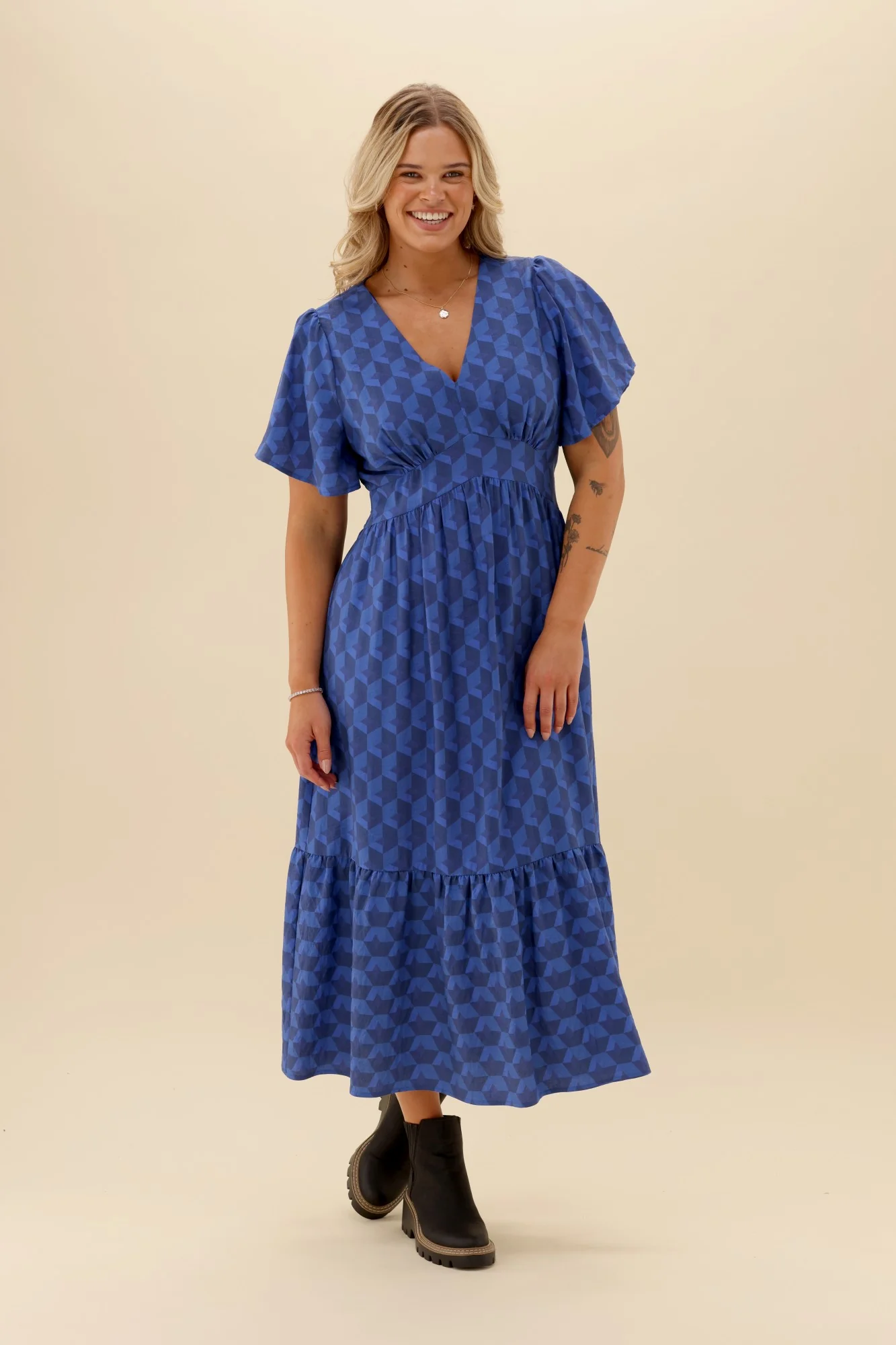 Gloss The Label Isola Dress Geo Print - Image 4