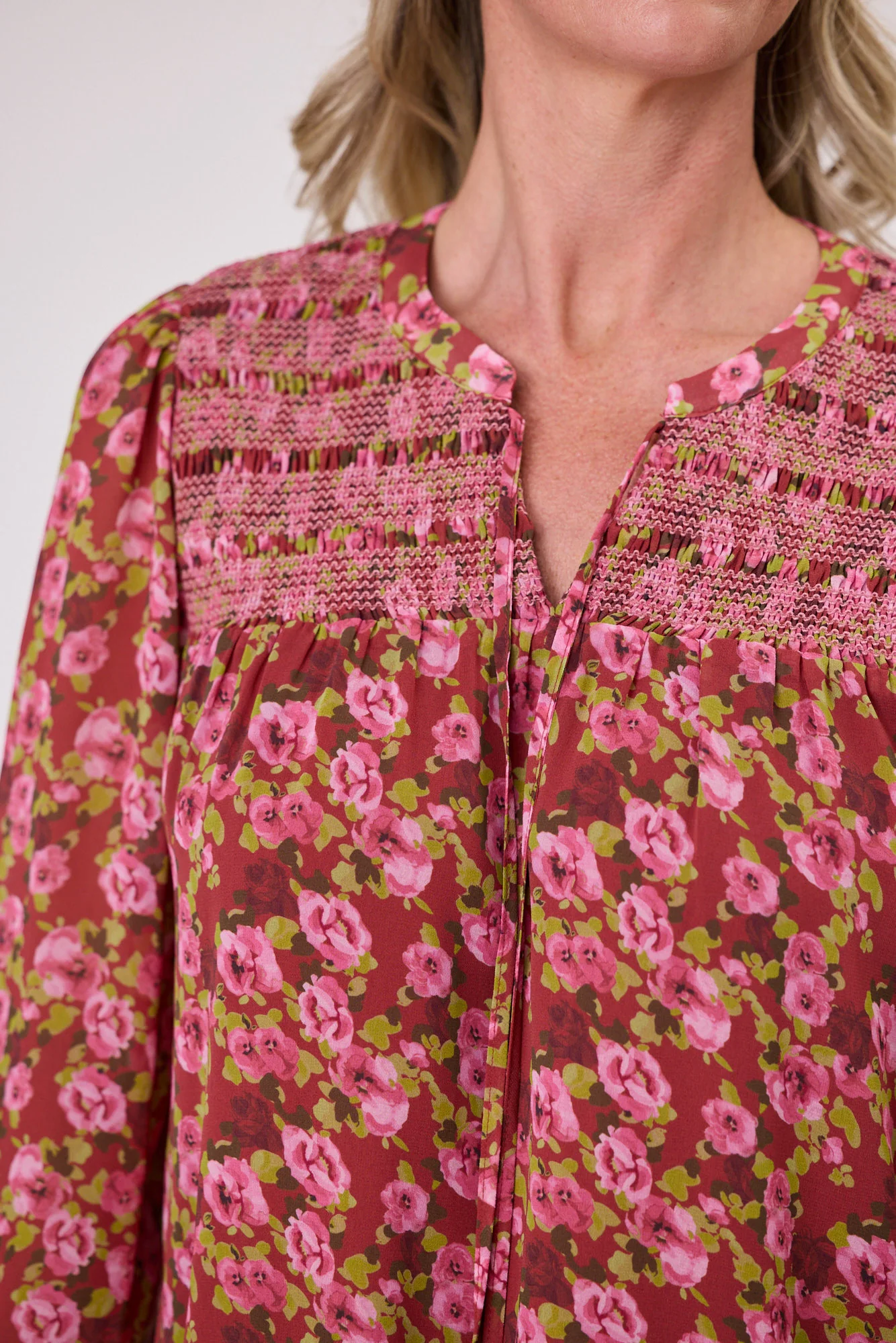 Gloss The Label Juan Shirred Detail Top Wine Speckle Floral - Image 4